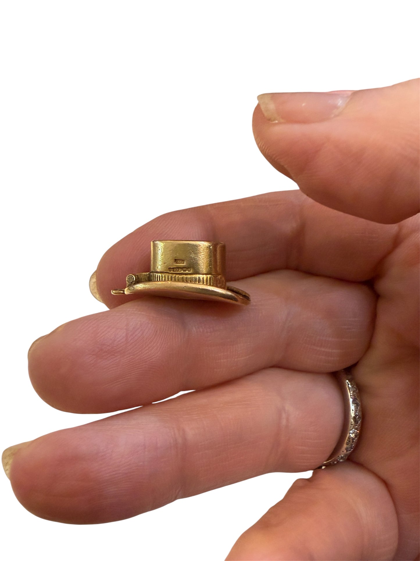 9ct vintage rabbit in hat charm circa 1966 4.6g