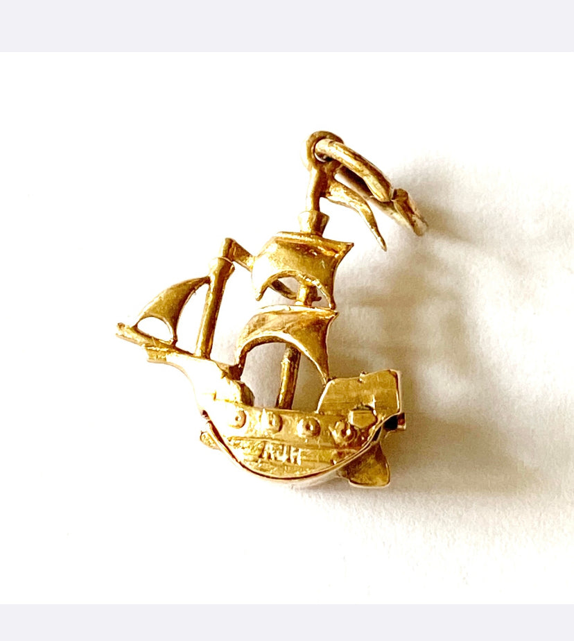 9ct 375 vintage opening pirate ship with stored jewels charm circa 1986