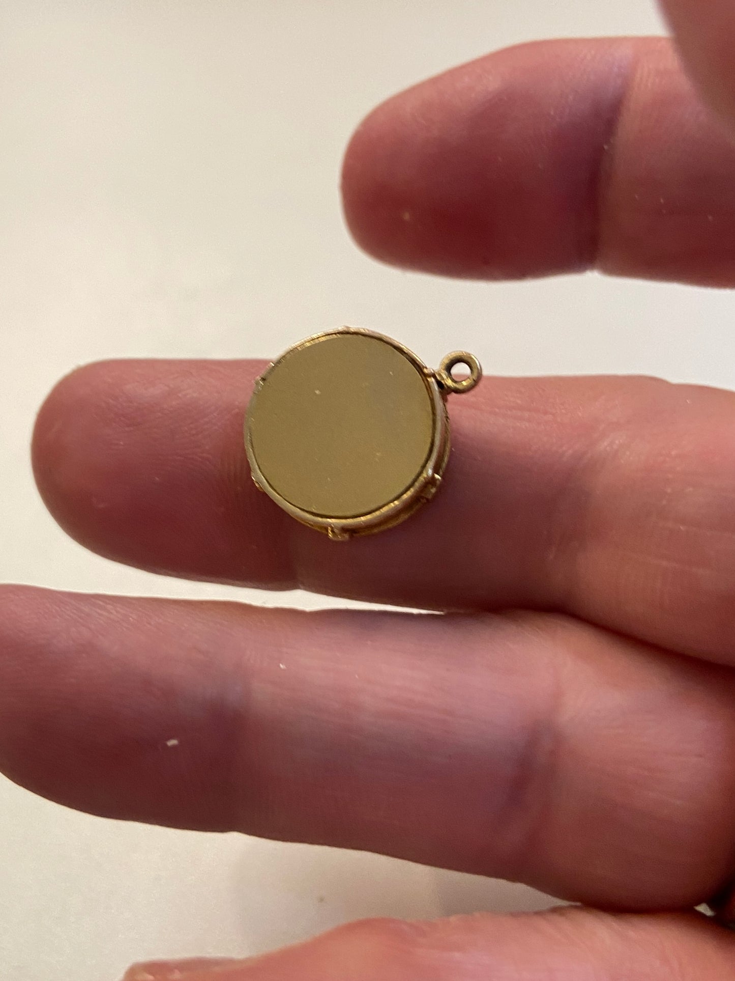 9ct vintage drum charm, circa 1960 3.3 g solid gold