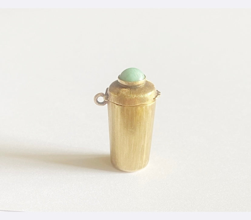 18ct vintage pillbox with turquoise charm / pendant