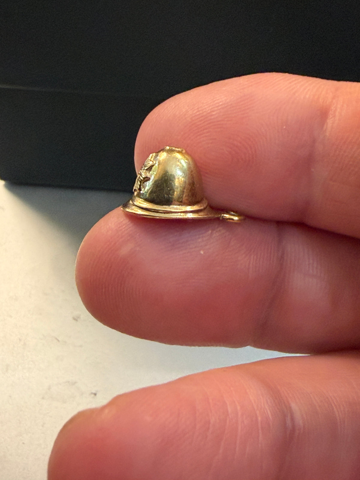 9ct vintage police helmet charm .0.8g very small