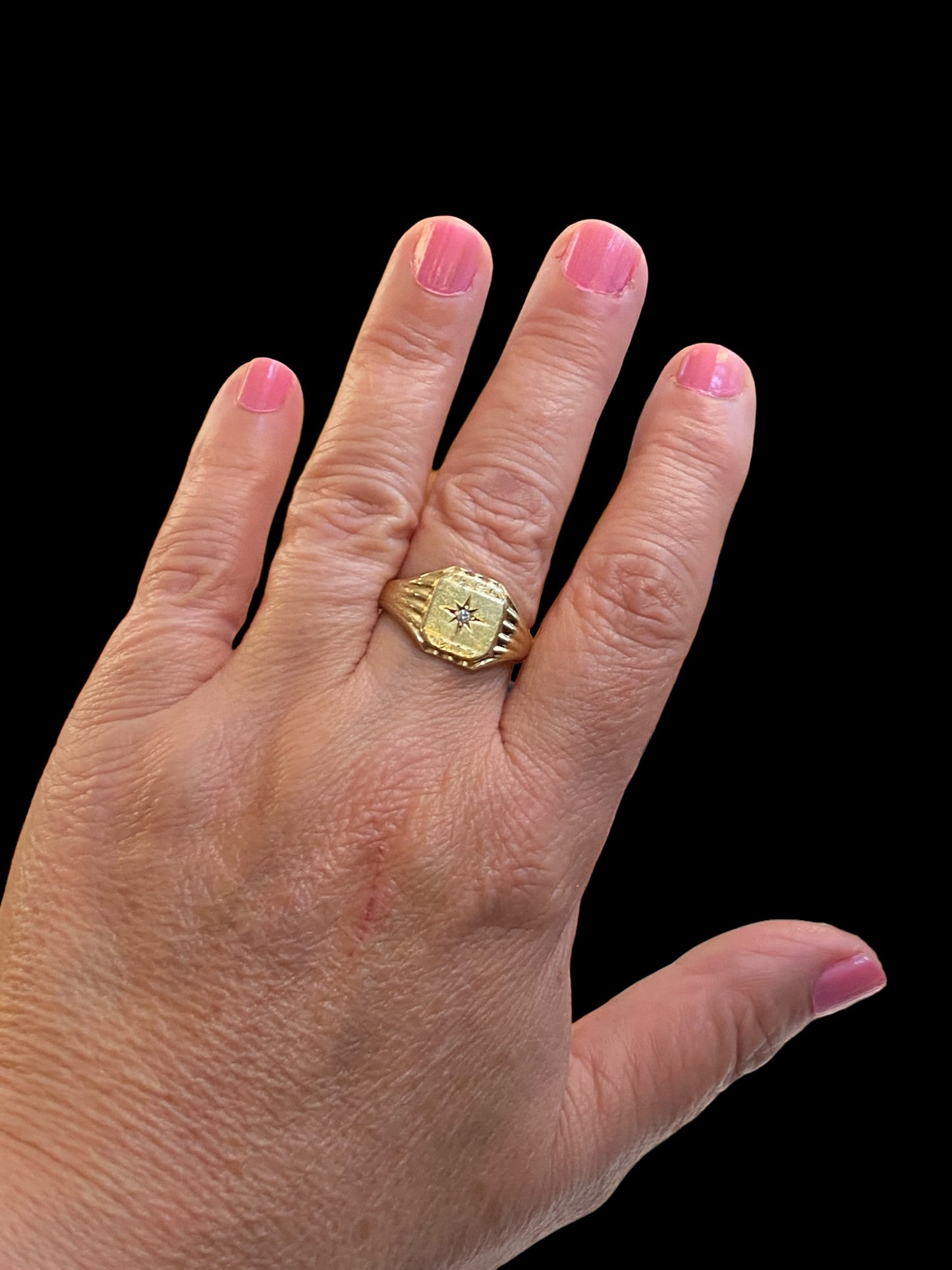 9ct vintage signet ring with a star burst diamond in the centre size R