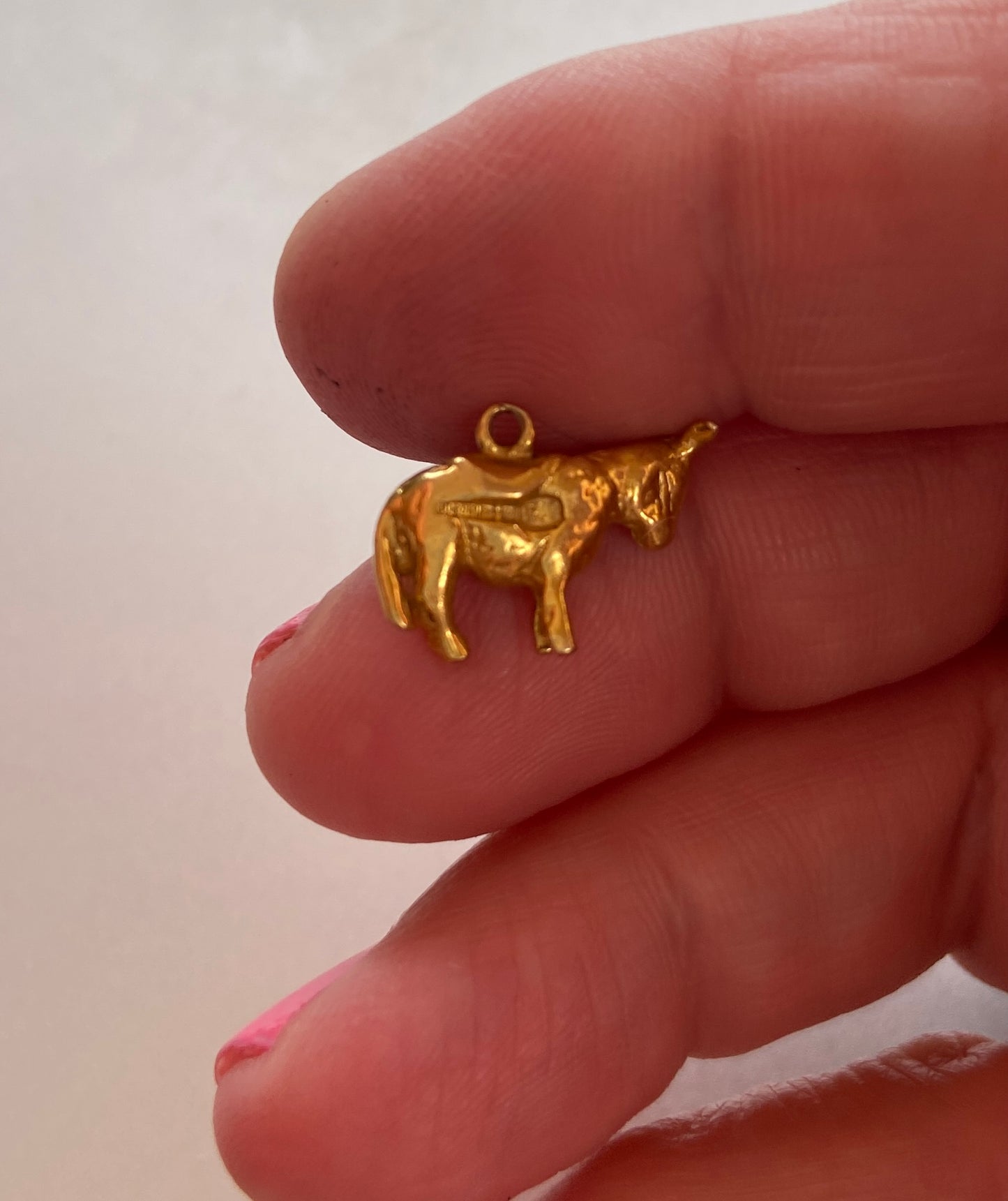 9ct vintage small donkey charm circa 1960s. solid 2.0g