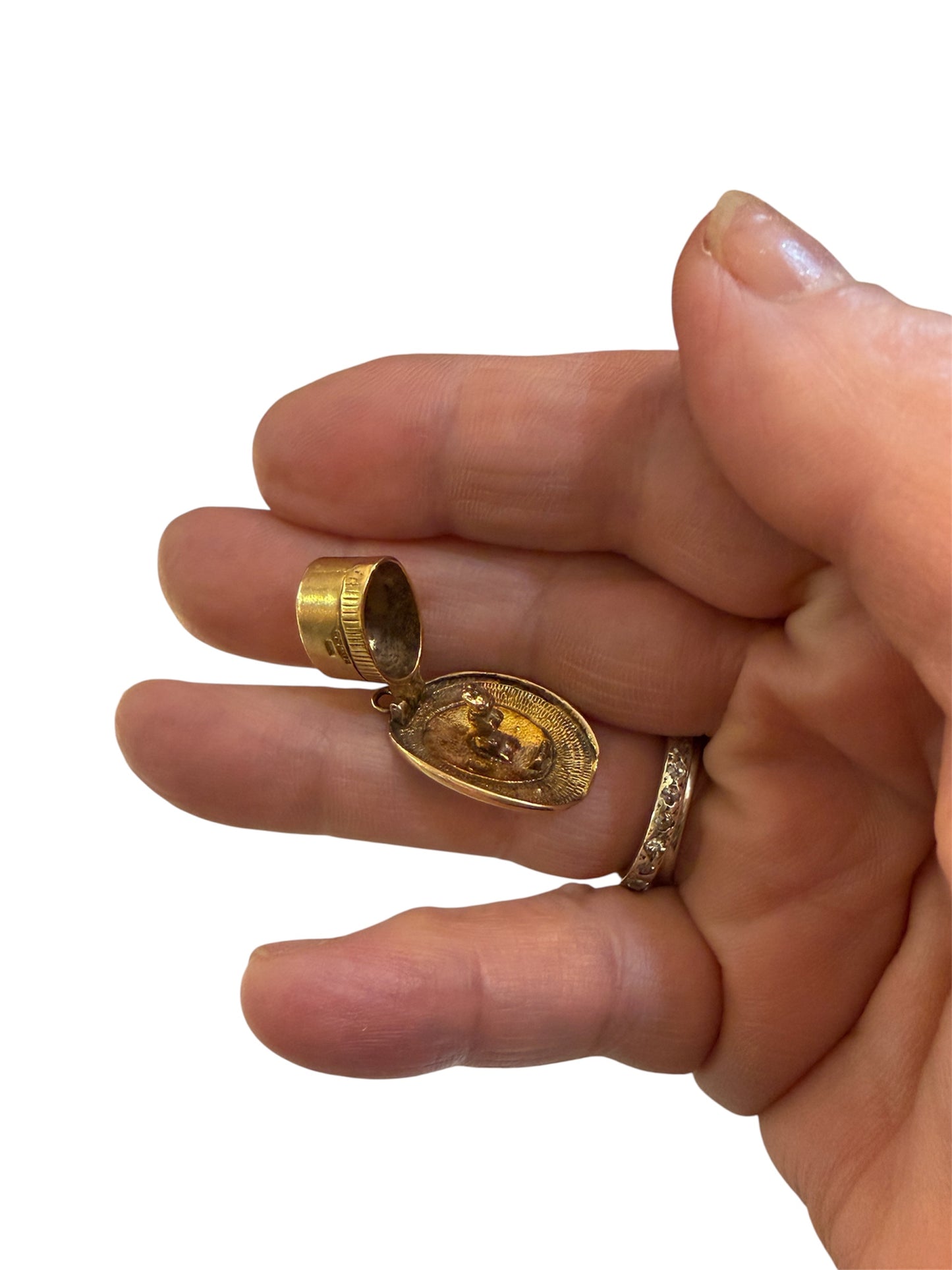 9ct vintage rabbit in hat charm circa 1966 4.6g