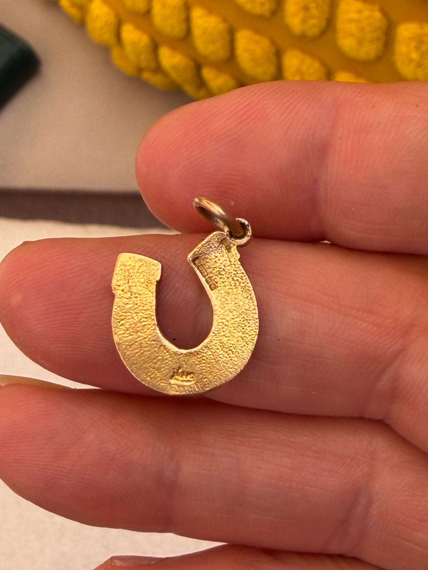 9ct vintage horseshoe charm by NUVO circa 1971, 1.54g