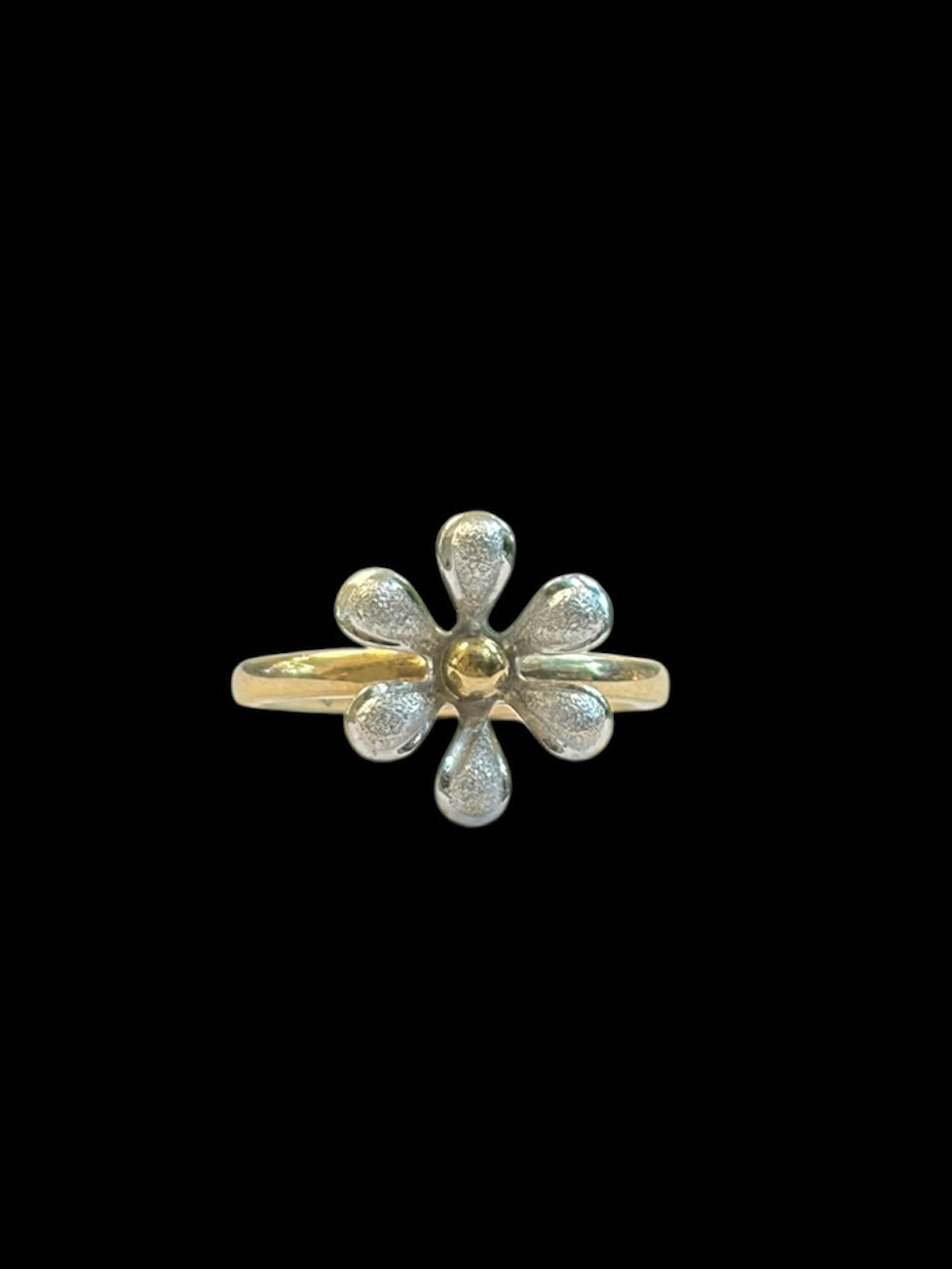 9ct viontage flower ring size N 3.4g
