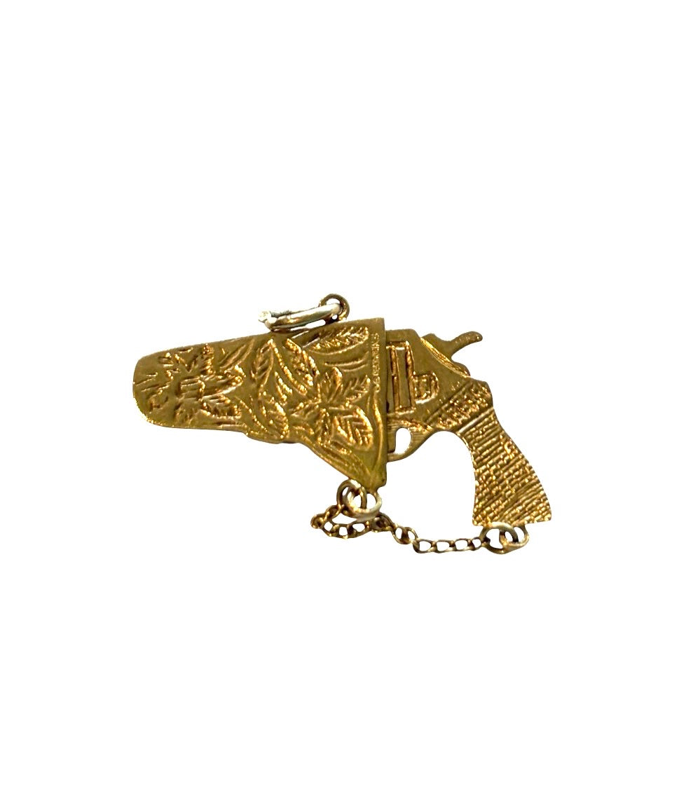 9ct vintage charm, revolver and holster charm / pendant  5.35g