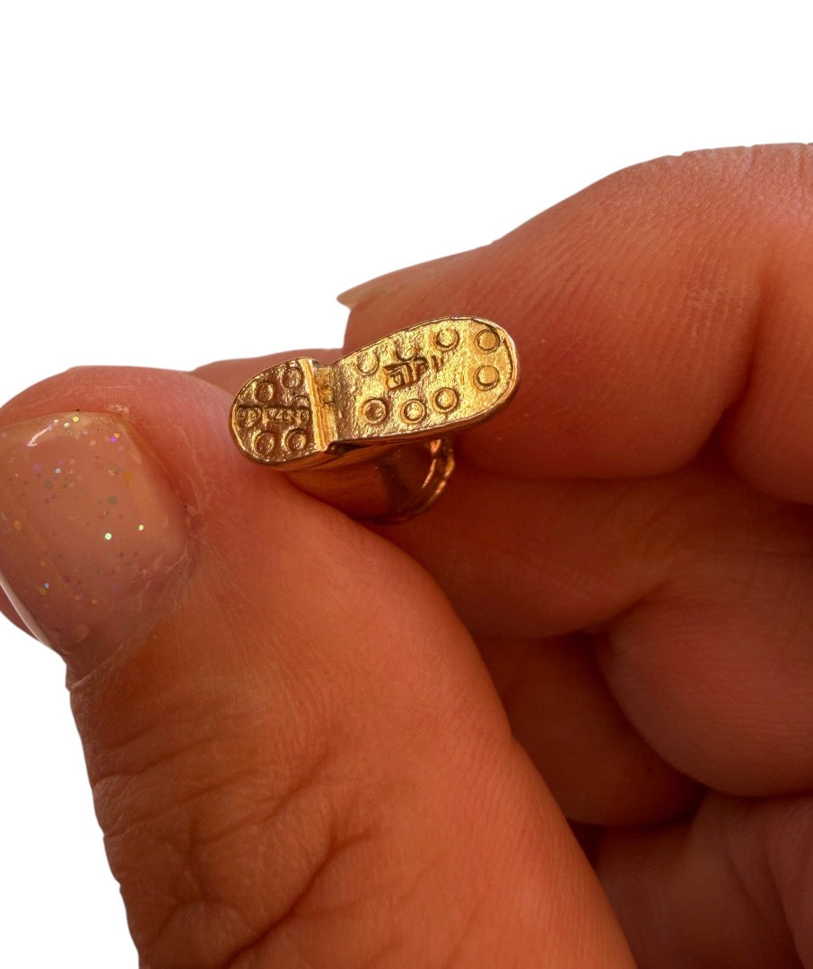 9ct vintage puss in botts charm. opening by ijld 3.98g