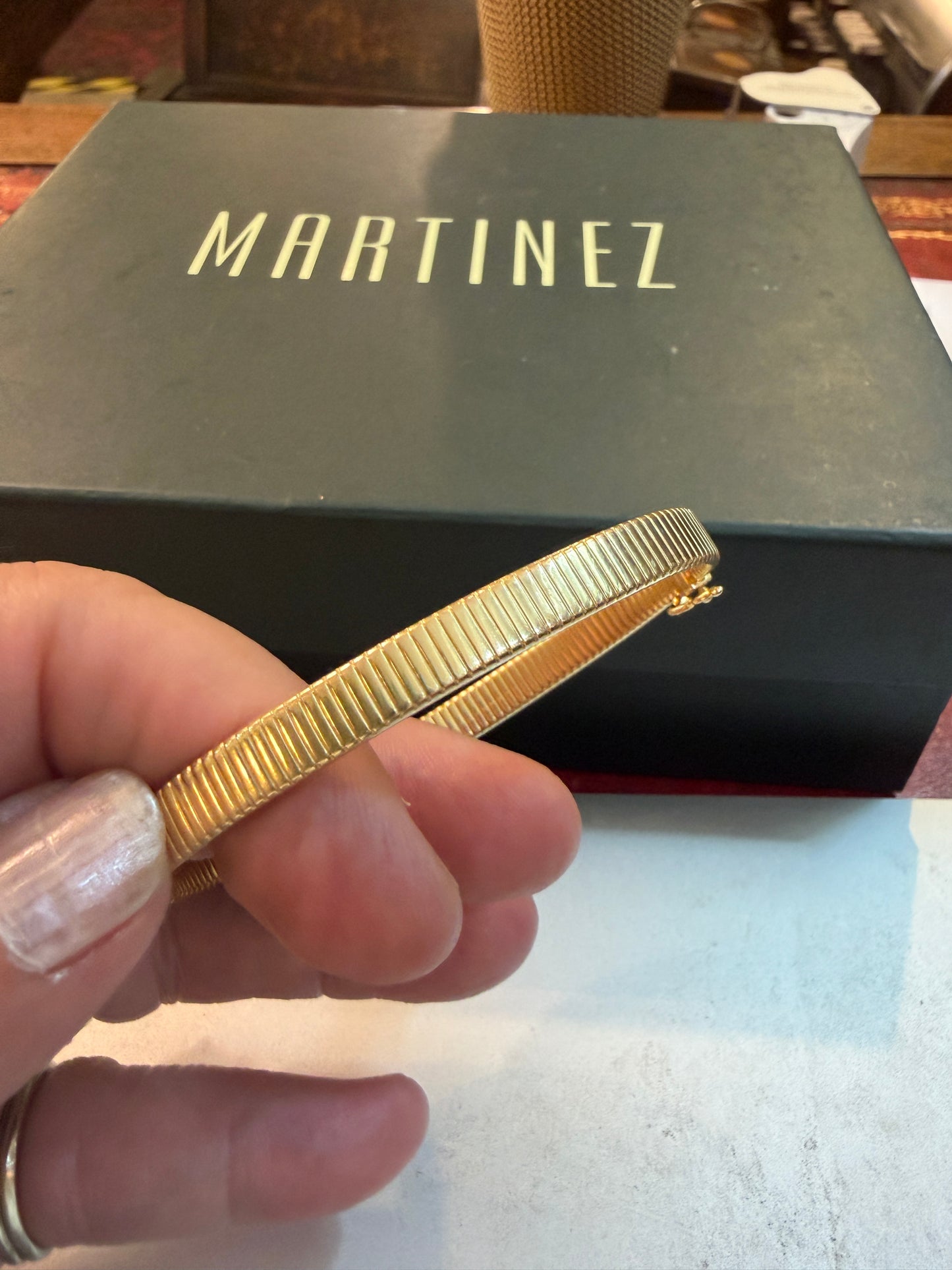 9ct vintage / preowned bangle 5.4g unisex jewellery