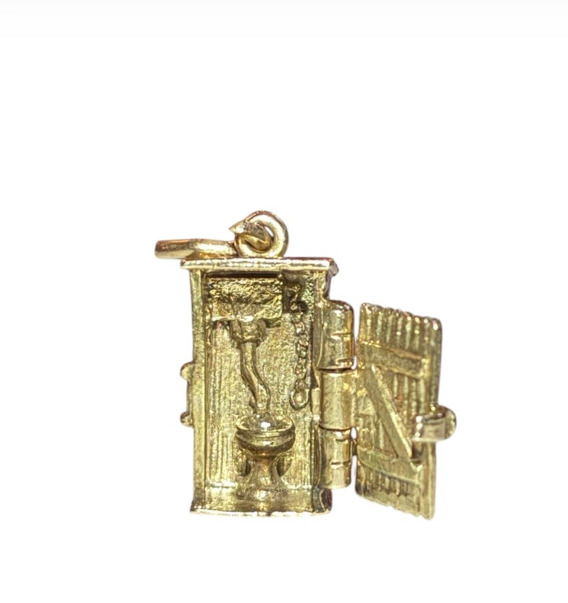 9ct vintage outdoor toilet W.C charm circa 1967 signed chim. 4.17g