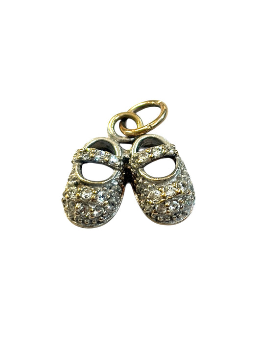 9ct vintage baby shoes with diamante stones. 1.4g