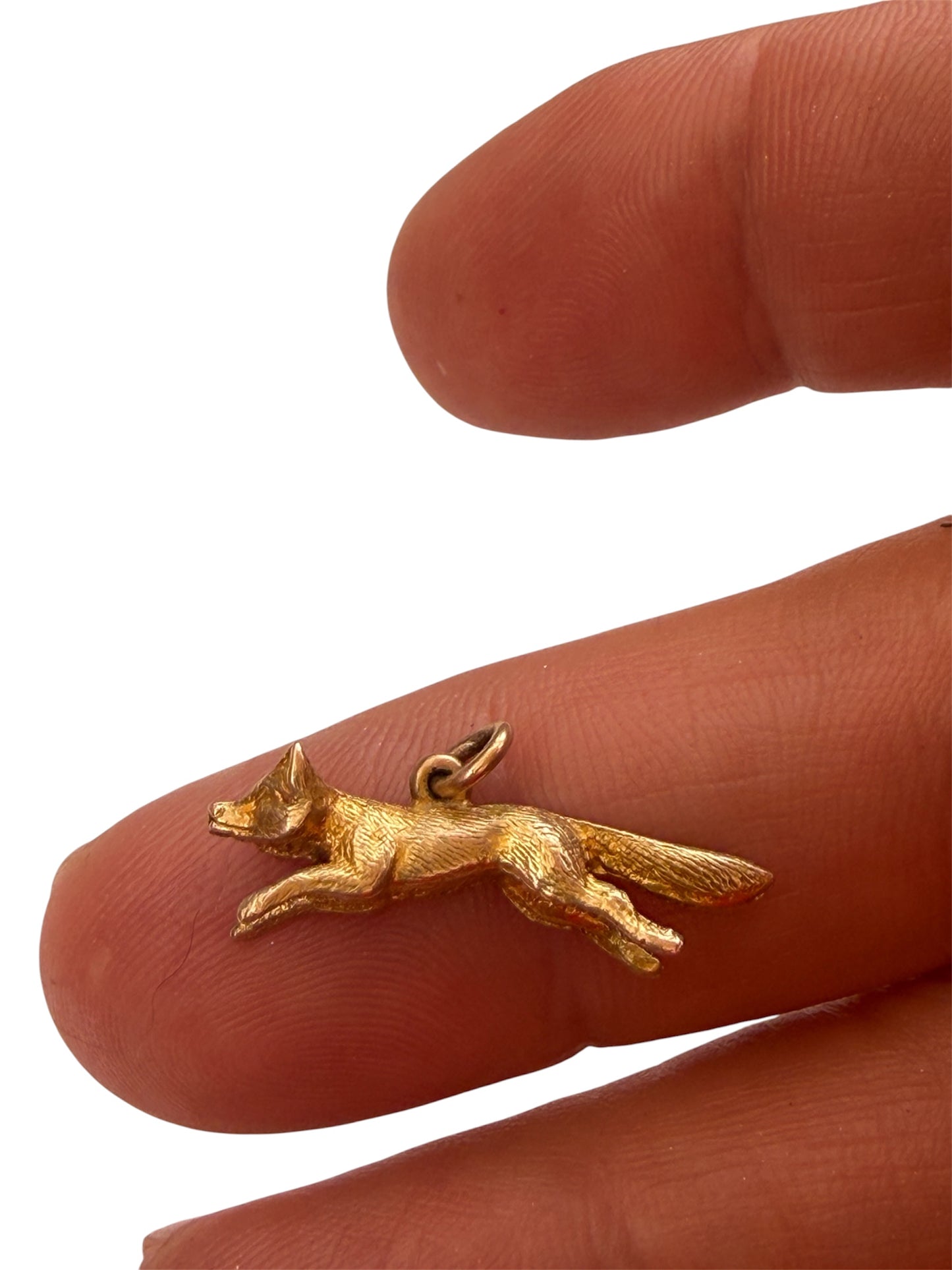9ct vintage running fox charm / pendant 2.0g