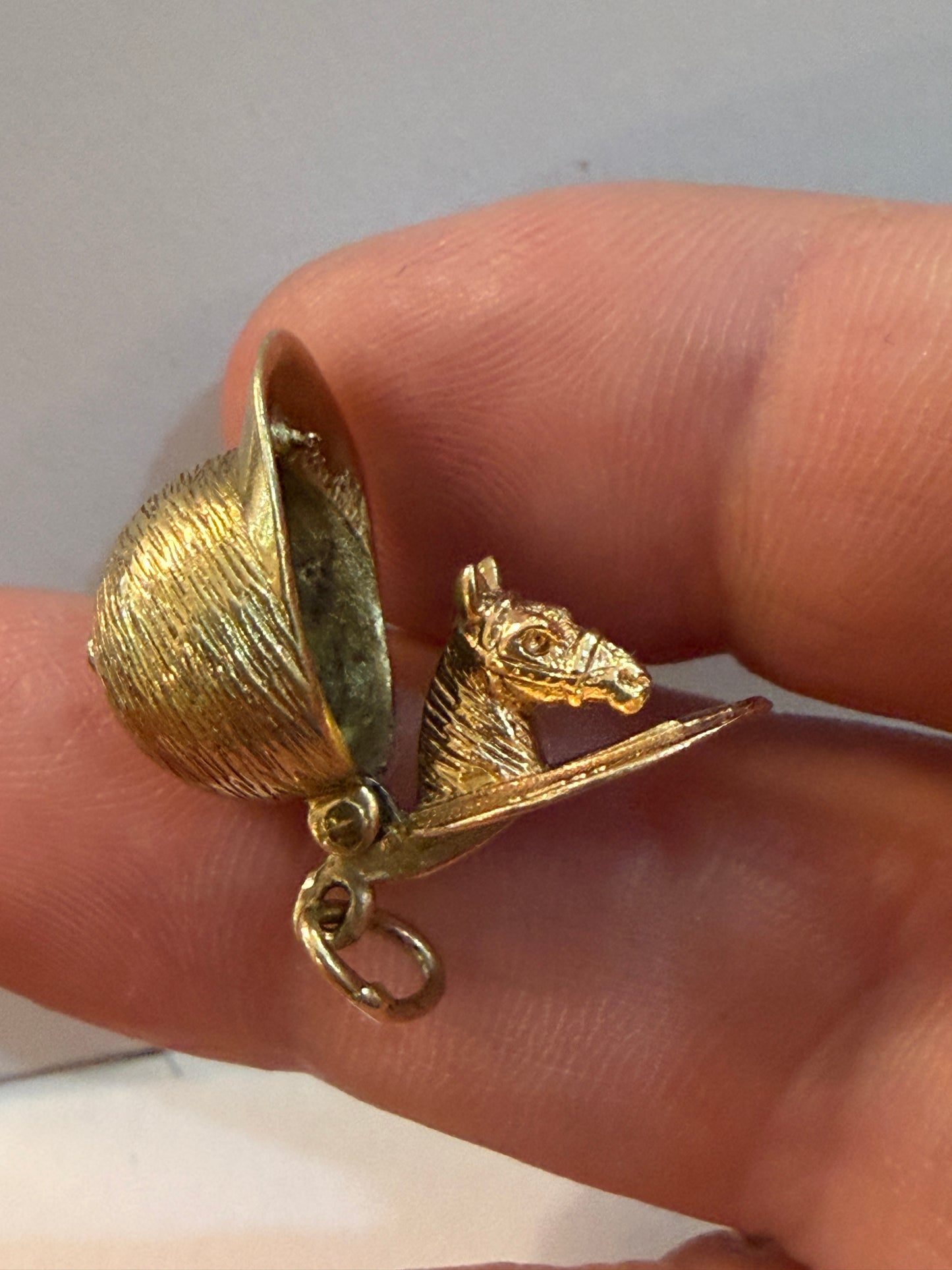 9ct vintage jockey hat with horse charm / pendant circa 1965 4.4g