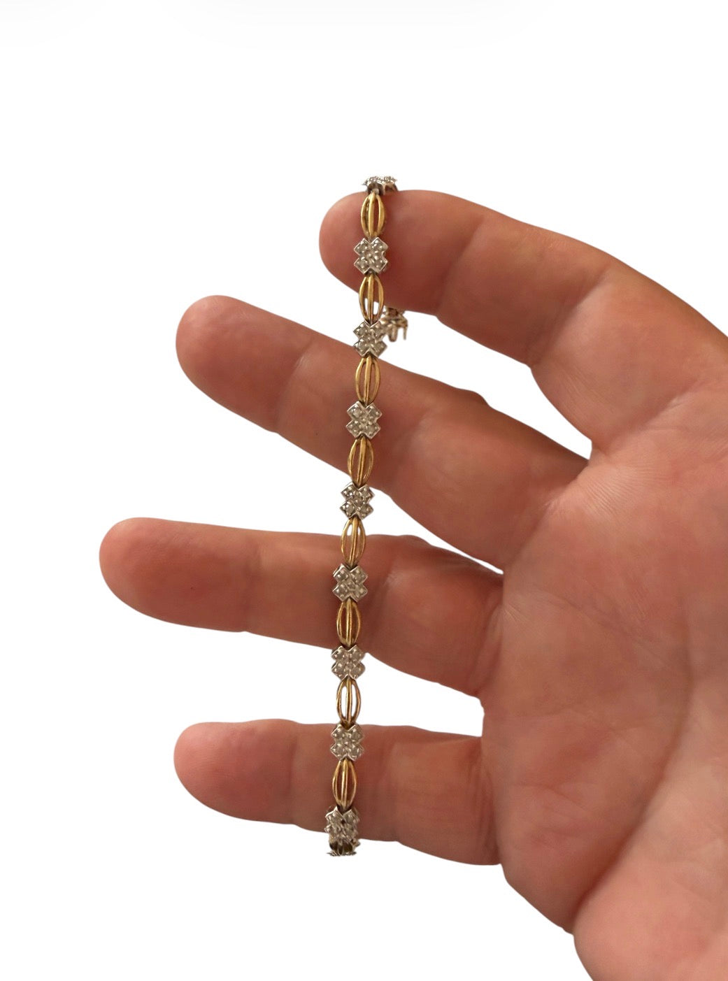 9ct vintage pre owned diamond bracelet 7 inche (18cm) 4.90g