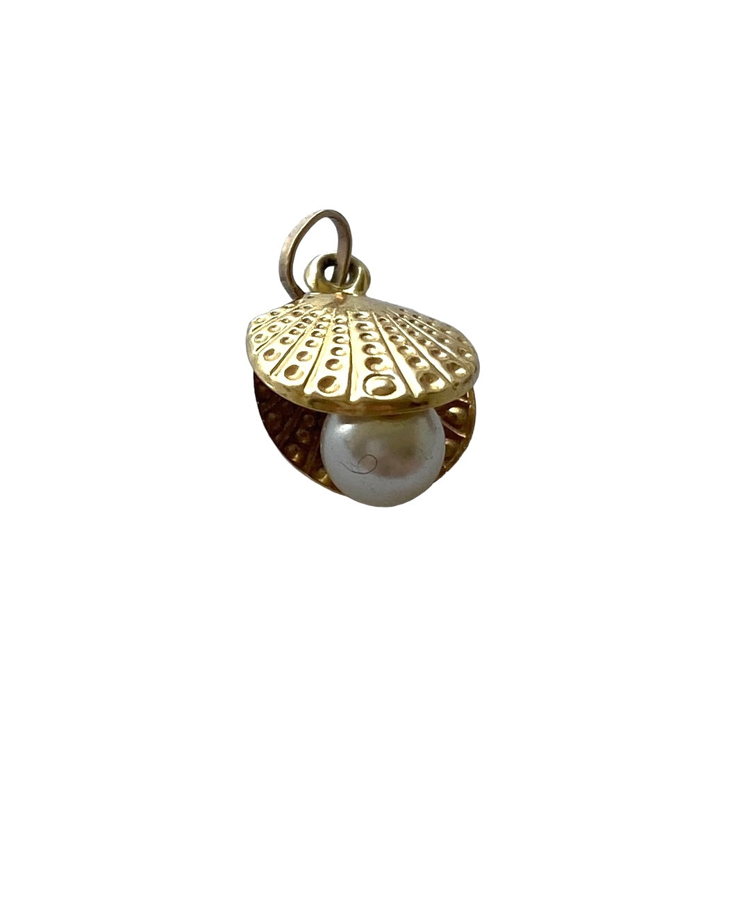 9ct oyster shell with pearl inside charm / pendant