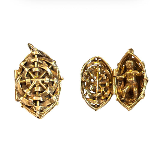 9ct vintage opening moses basket charm / pendant circa 1959 7.23g