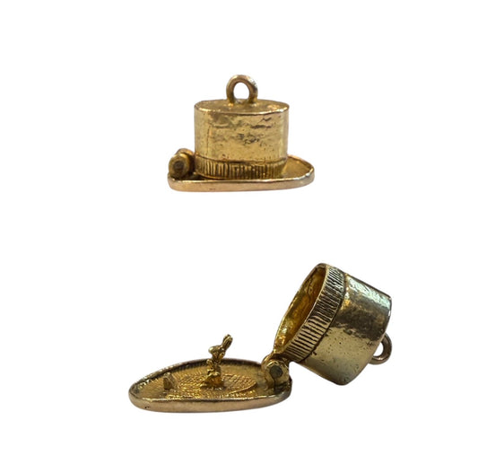 9ct vintage rabbit in a hat charm, circa 1962 4.3g