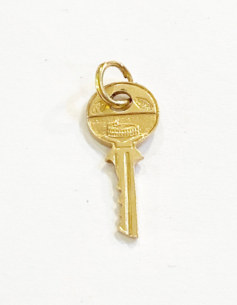 18ct vintage key charm 'casa mia' charm