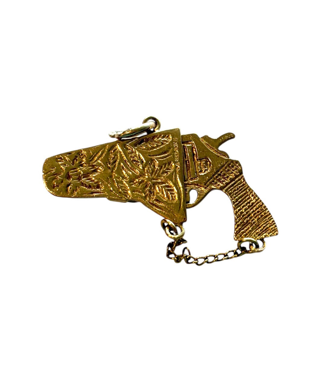 9ct vintage charm, revolver and holster charm / pendant  5.35g