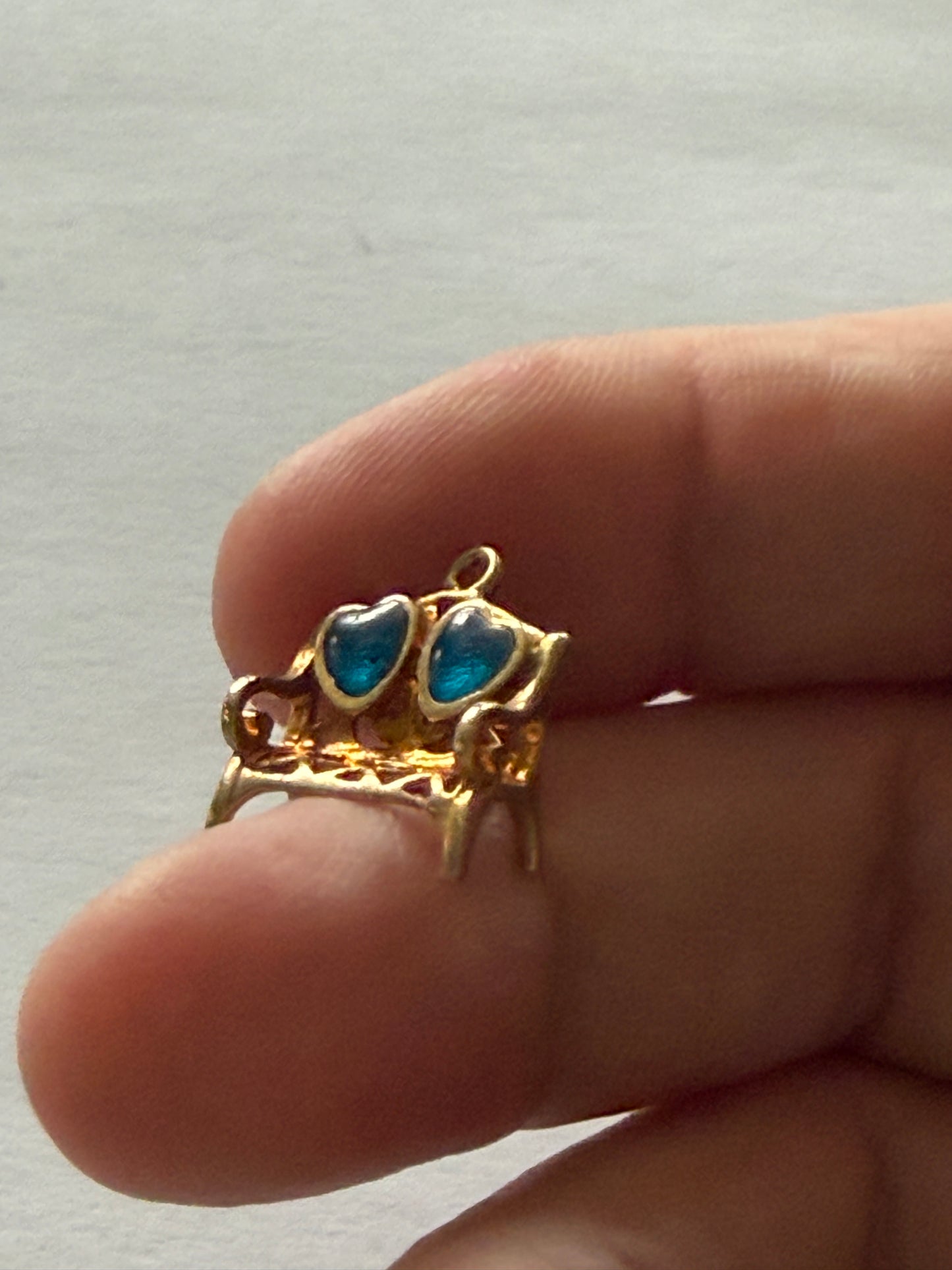 9ct vintage bench charm with tow hearts. circa 1977 1.89g by RP