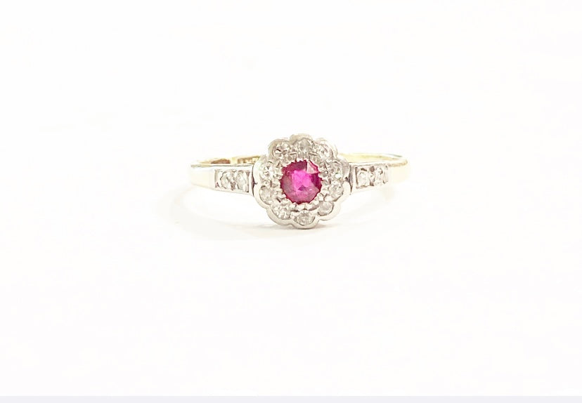 18ct and platinum Antique ruby and diamond ring O 1/2