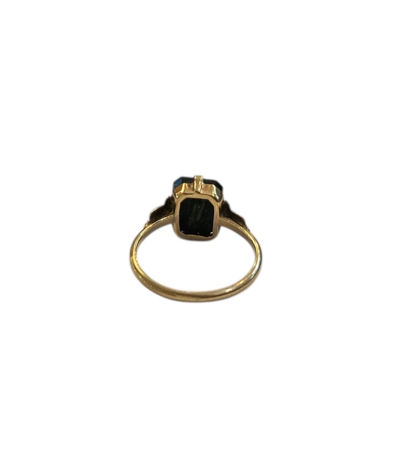 9ct vintage initial T ring, size N set in Onyx