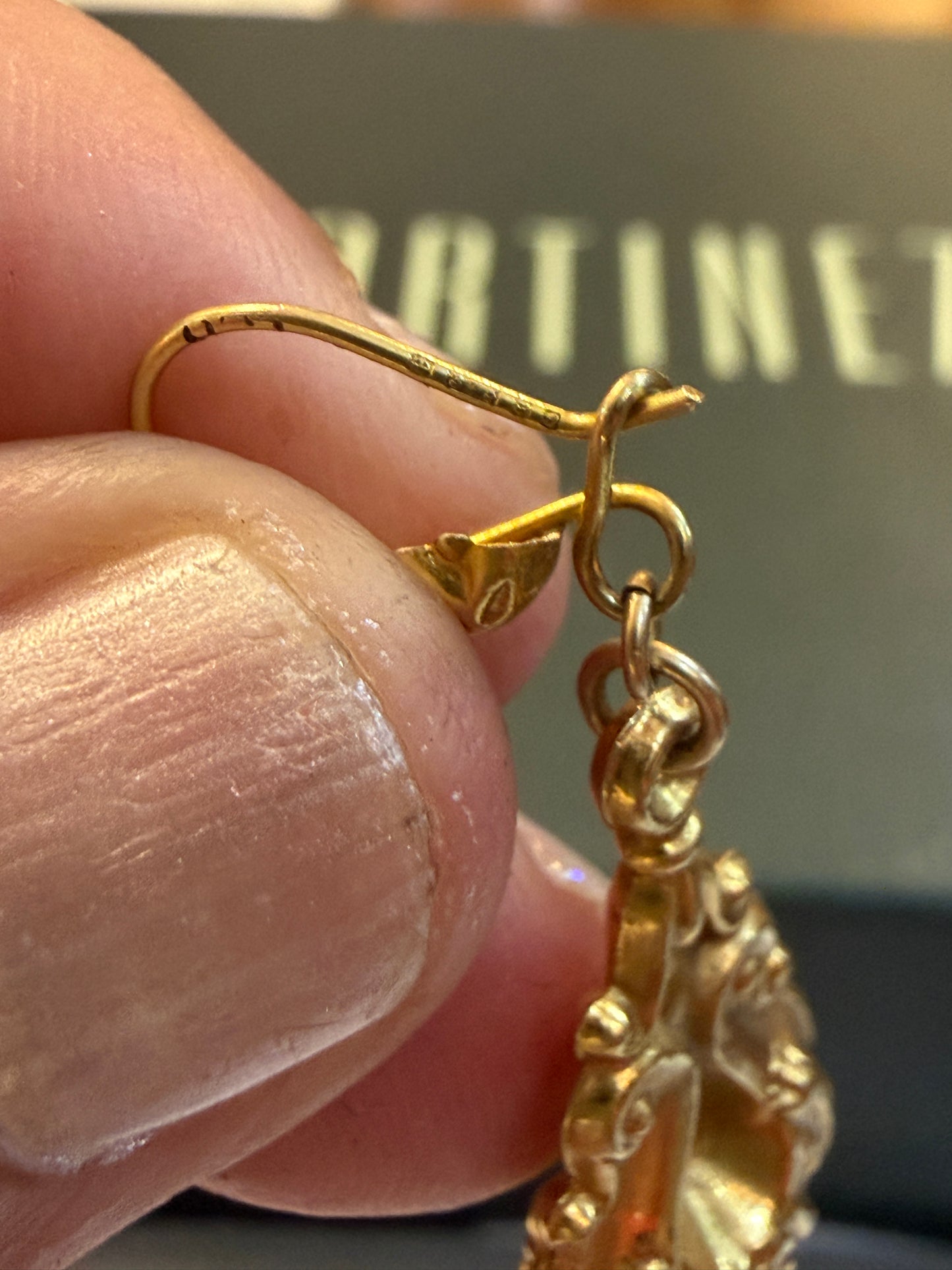 9ct victorian style drop earrings, vintage earrings circa 1978 London 2.33g. Hollow