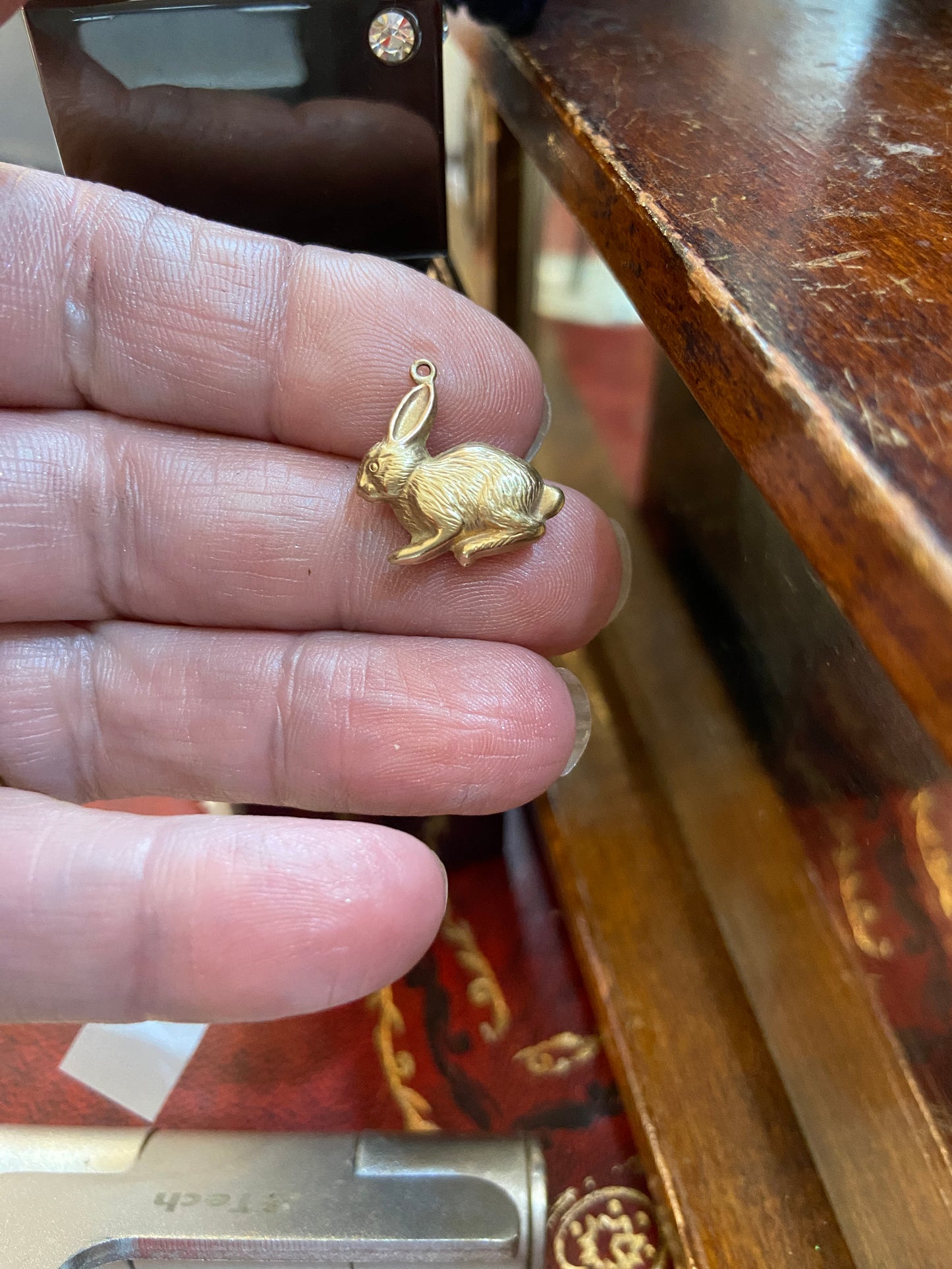 9ct vintage rabbit charm . Hollow