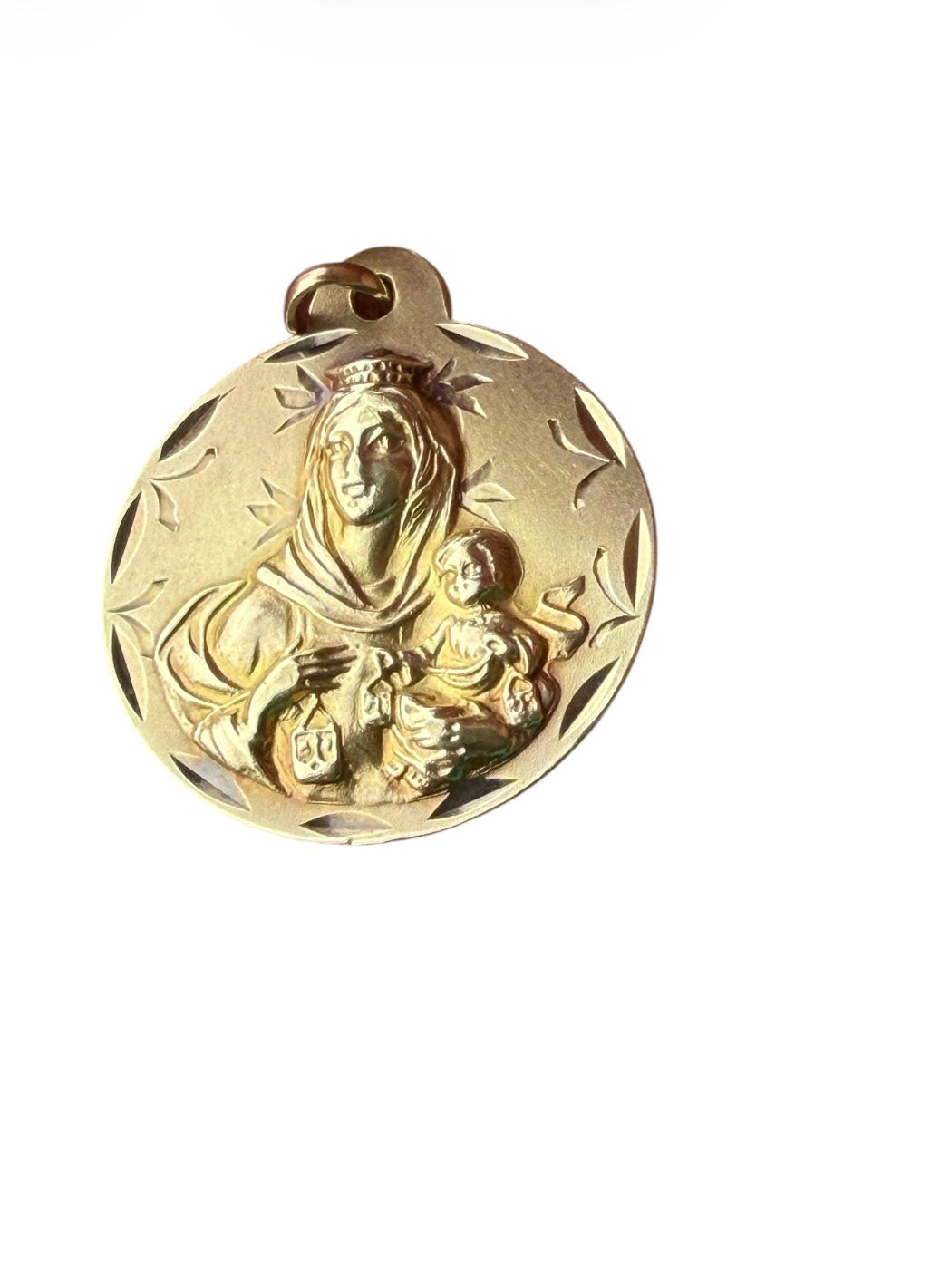 9ct vintage Mary and Jesus large  religious pendant, 4.11g