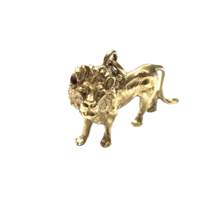 9ct vintage lion charm / pendant heavy and large