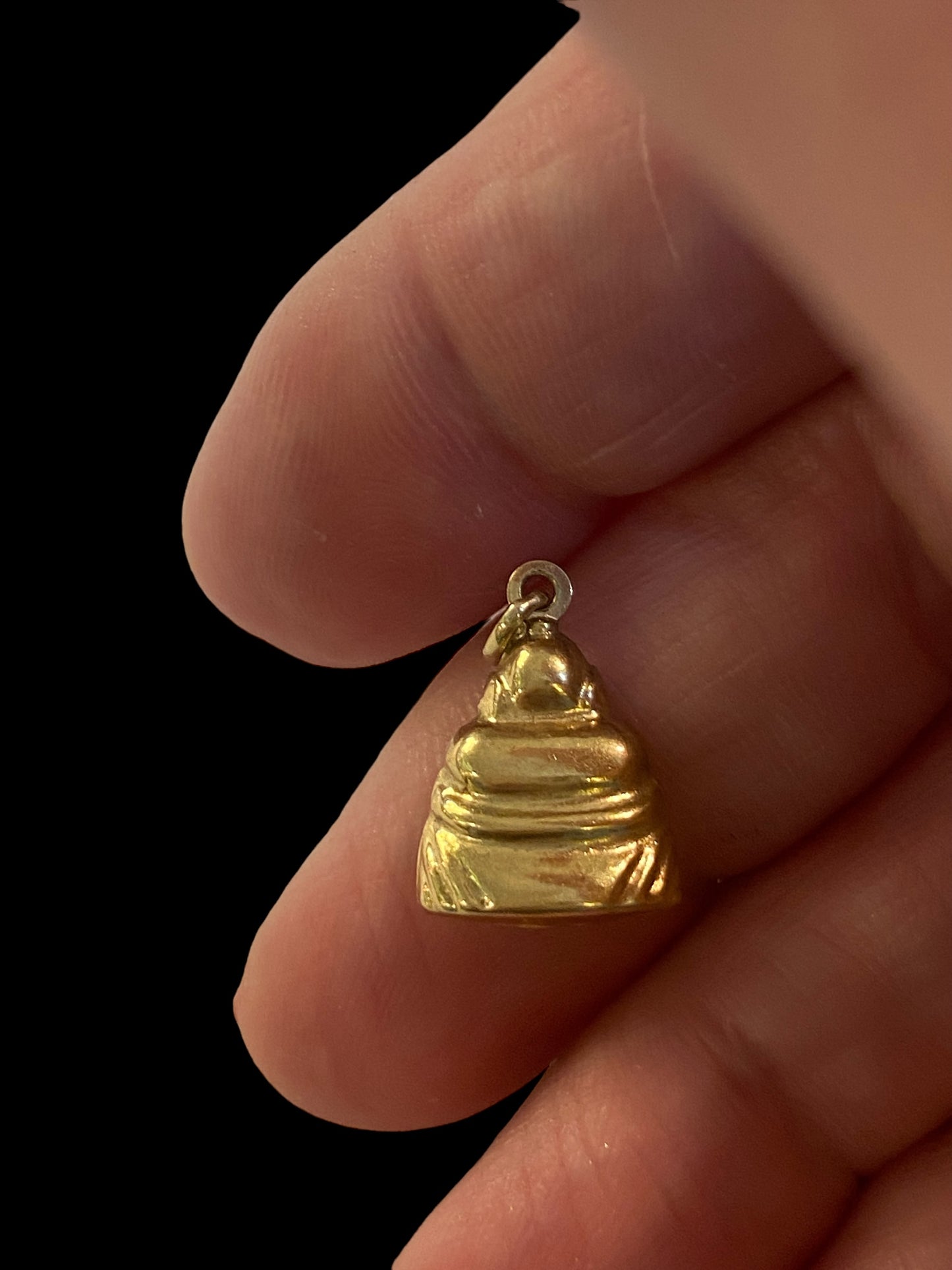 9ct pre owned buddha charm. sitting buddha, yellow gold, hollow