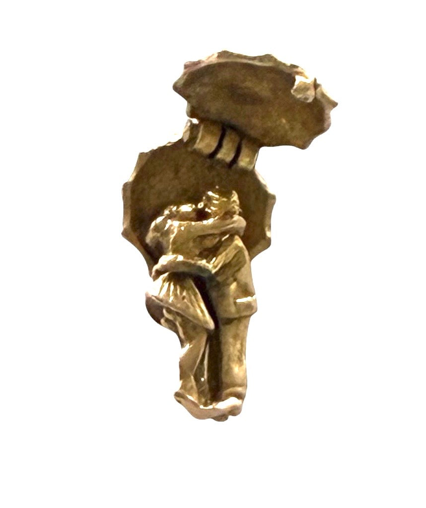 9ct vintage kissing couple charm circa 1962 by G&H 2.64g