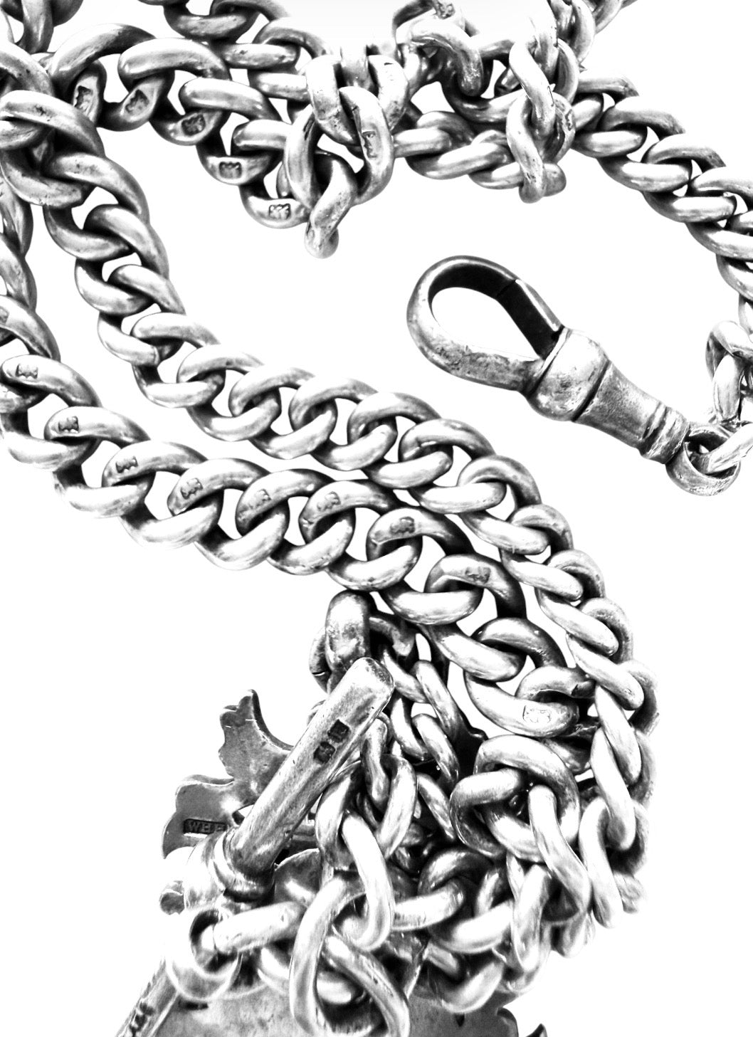 Antique Albert chain circa 1900 19 inches long, 64.3g