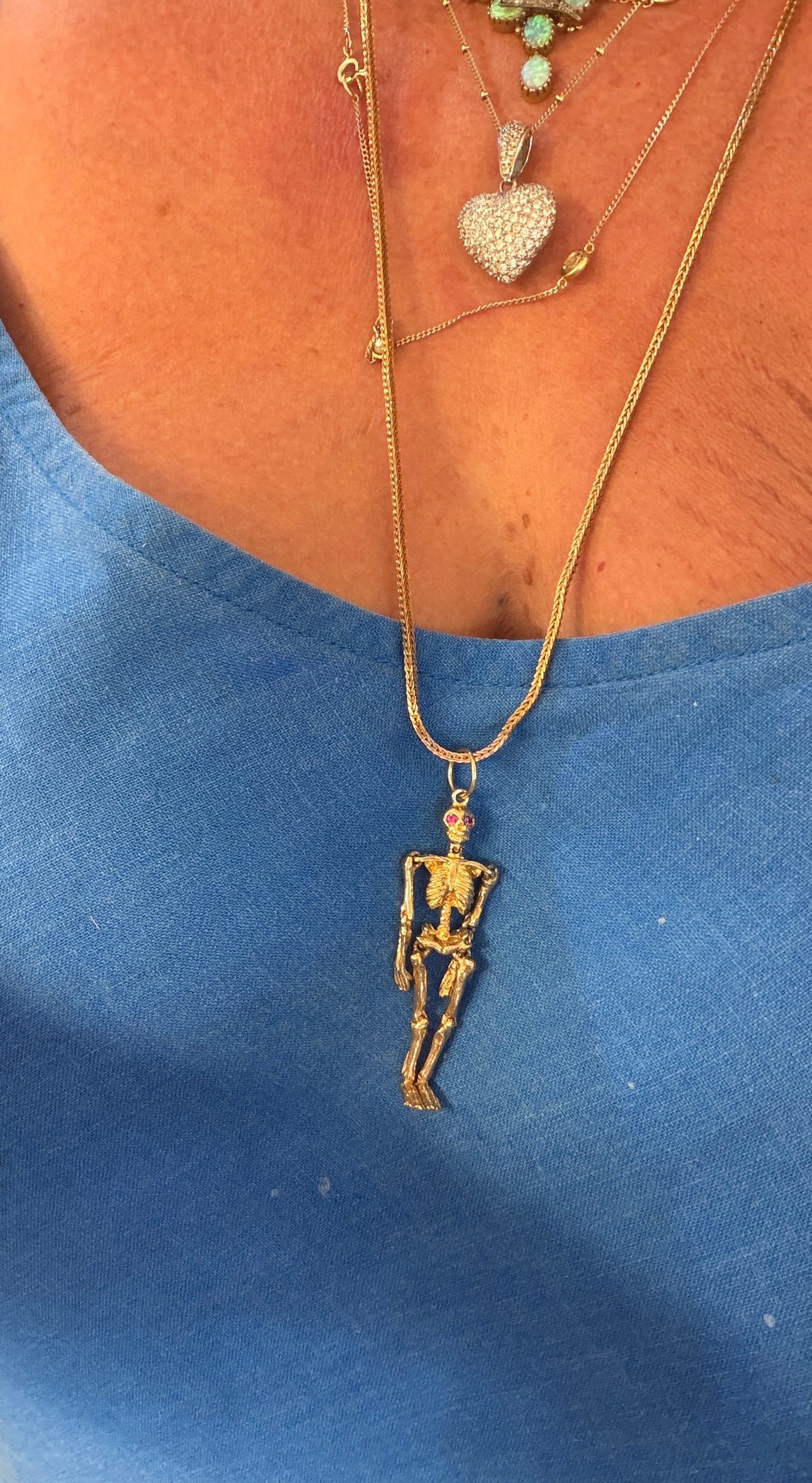 9ct vintage skeleton pendant, articulated . circa 1999. 9.2g