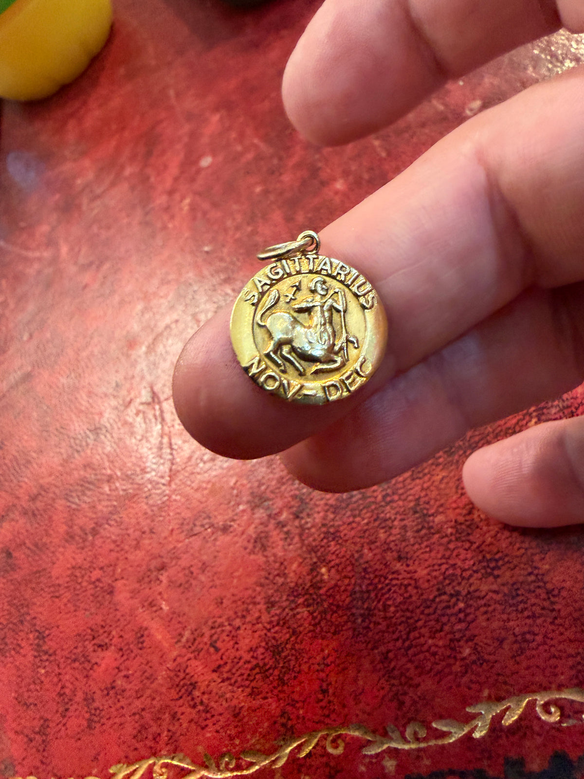 9CT VINTAGE SAGITTARIUS CHARM / PENDANT CIRCA 1978 1.75G
