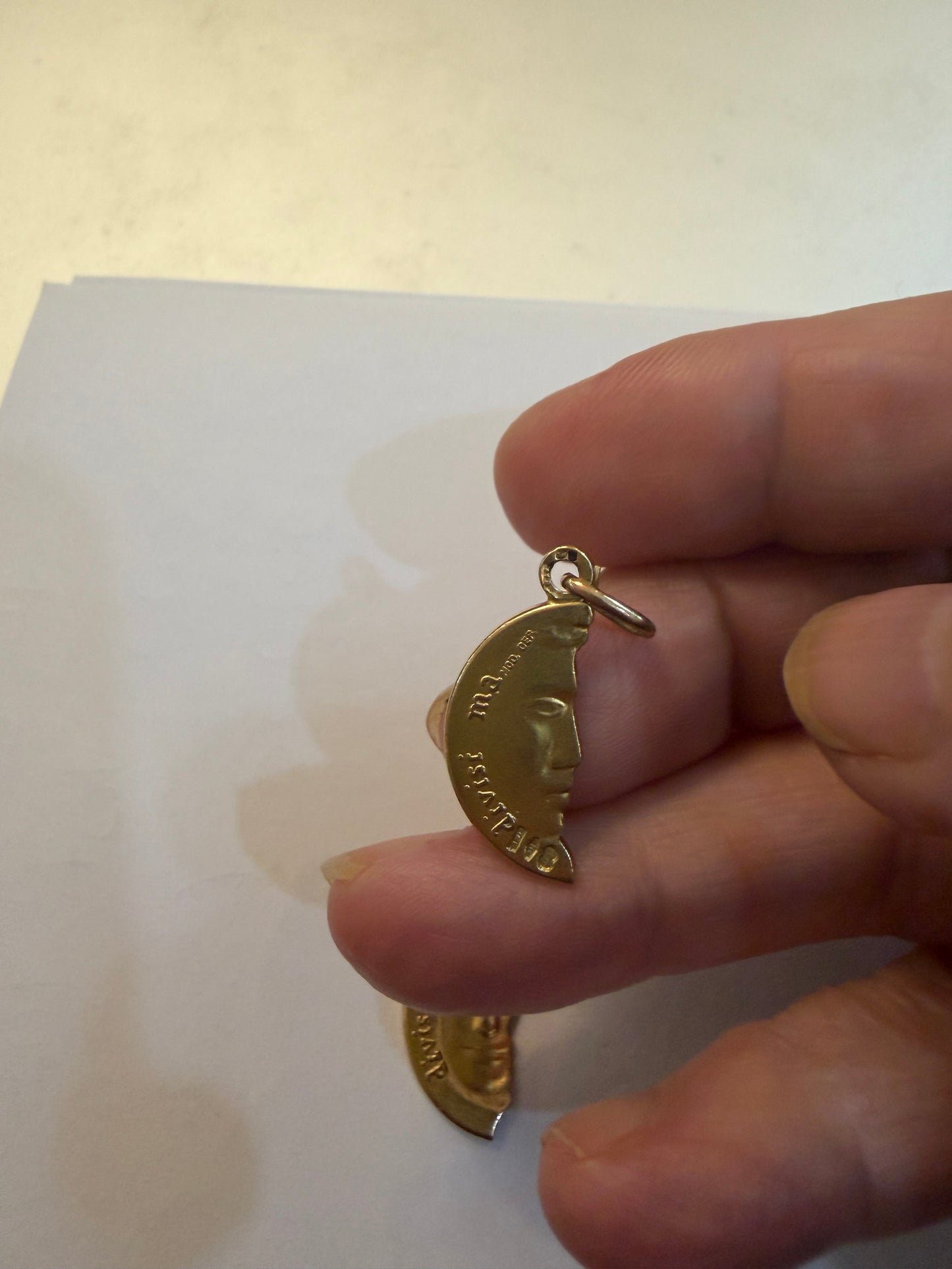 9ct vintage coin dividi ma sempre uniti, divided but always united.