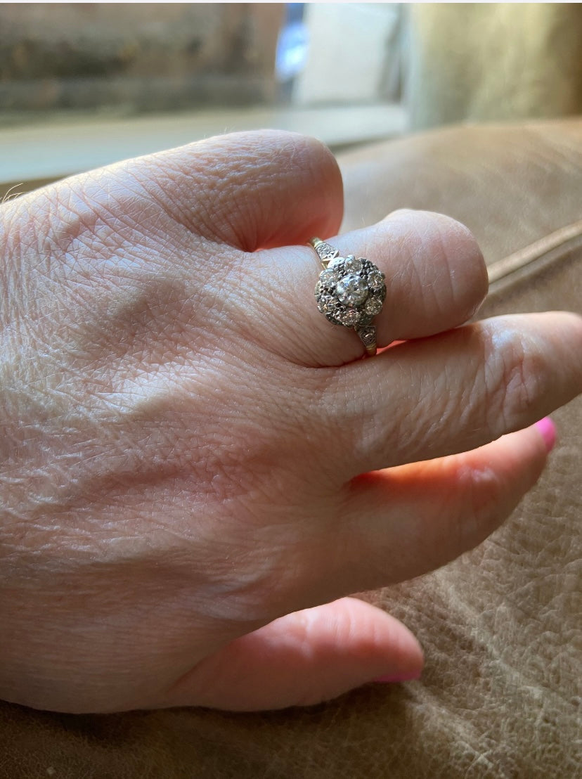 18ct vintage diamond cluster ring size N 1/2