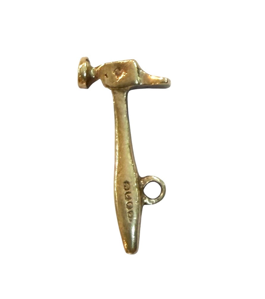 9ct vintage hammer charm 1.0g
