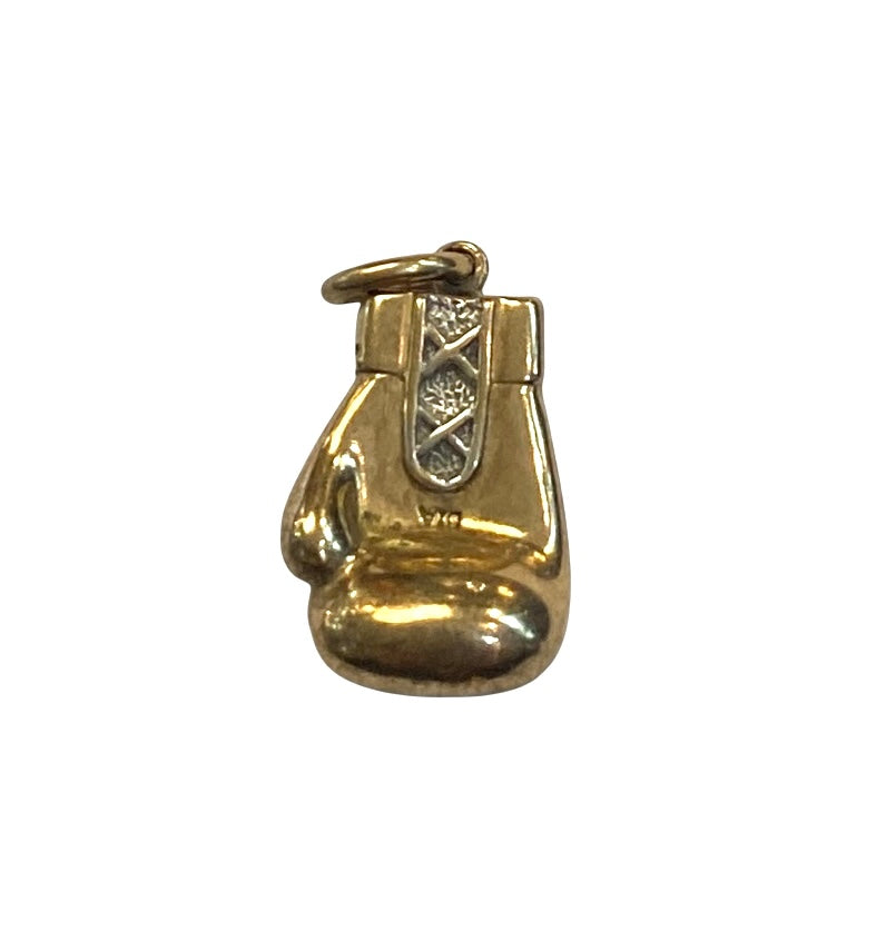 9ct vintage boxing glove charm / pendant with small diamonds 2.9g