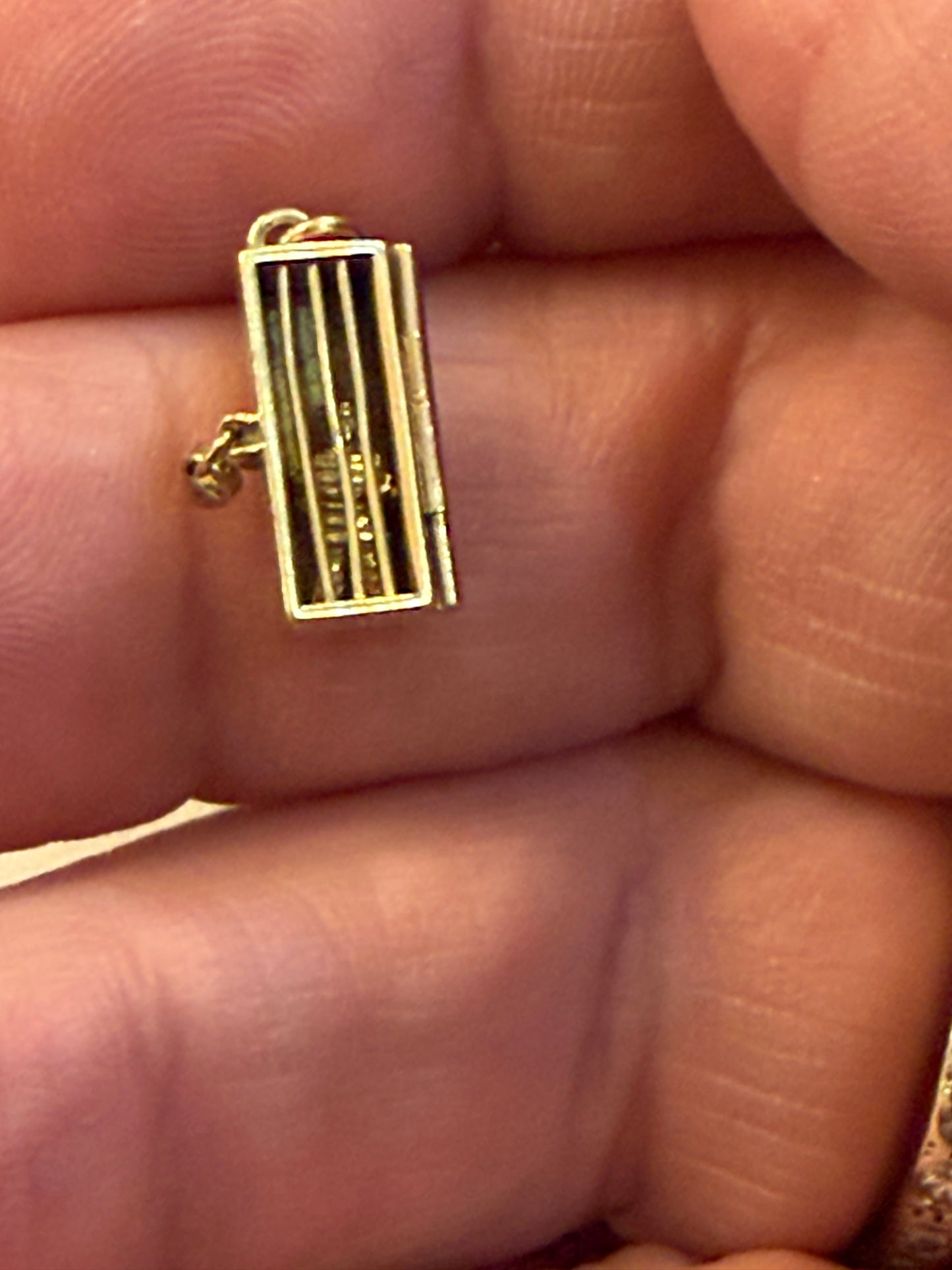 14ct vintage jail cell with convict inside 1.5g rare charm, fun charm