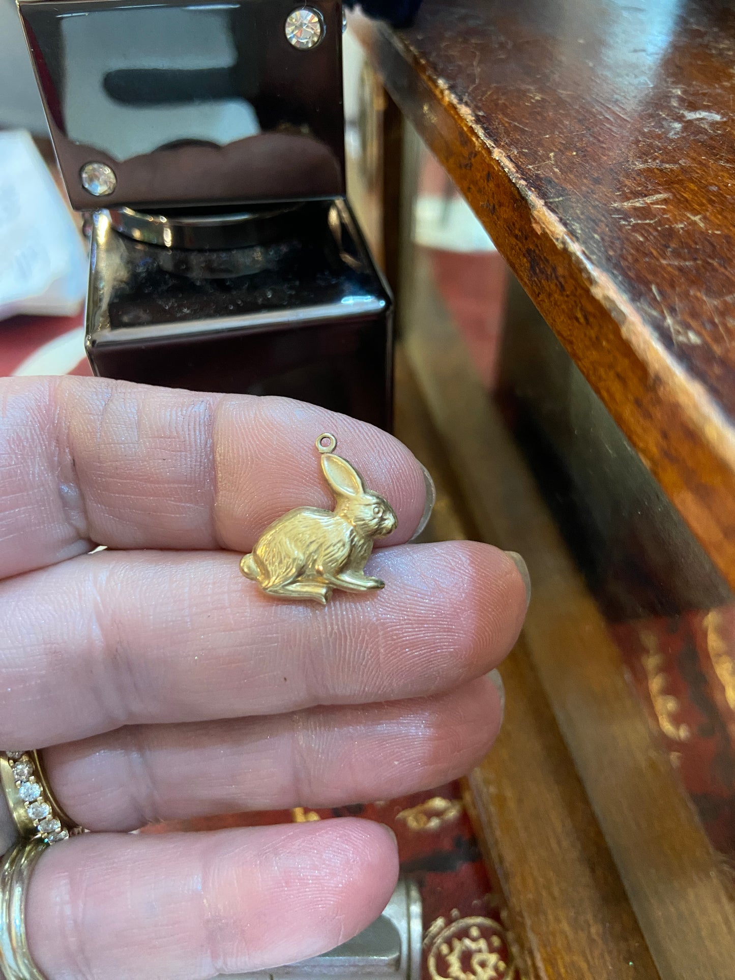 9ct vintage rabbit charm . Hollow