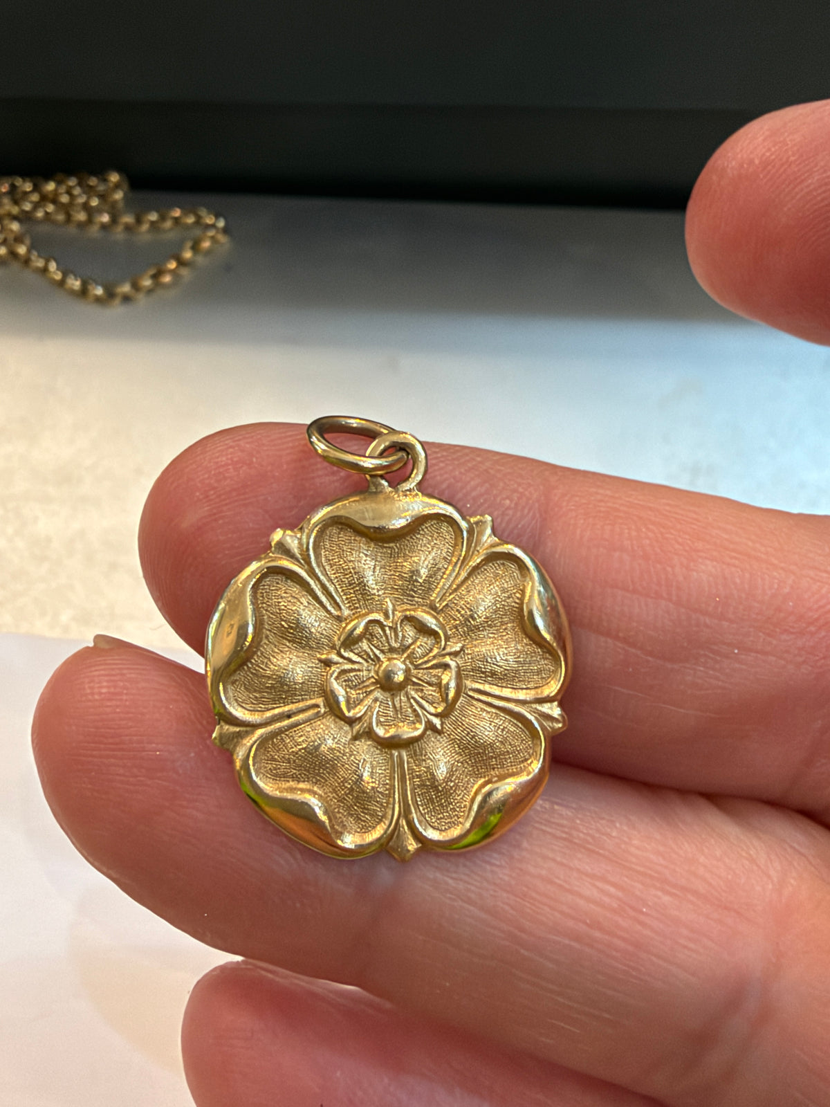 9ct vintage English rose charm / pendant , large. 3.0g circa 1973