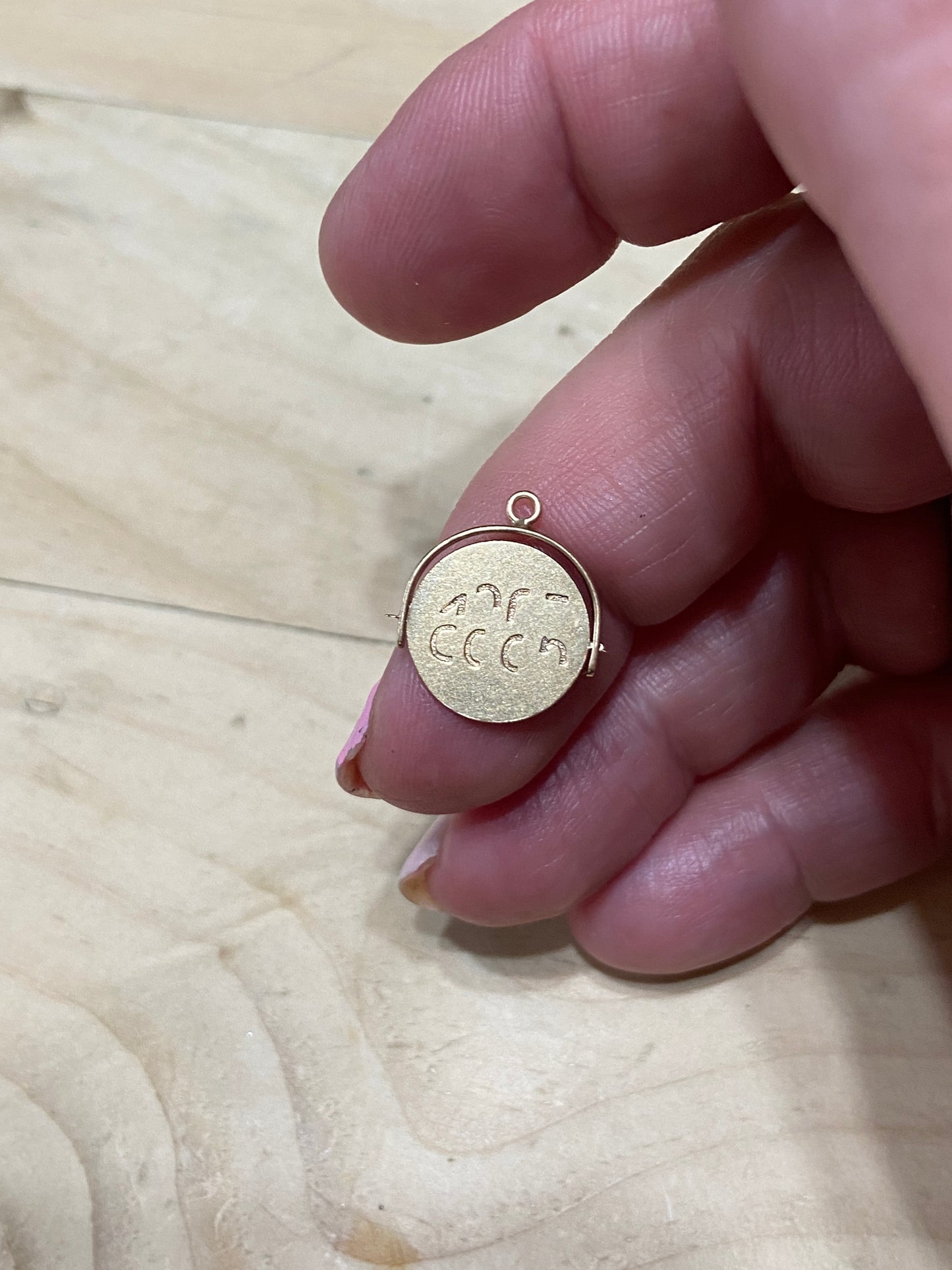 9ct vintage 'GOOD LUCK ' SPINNER. CIRCA 1967 BY WHC