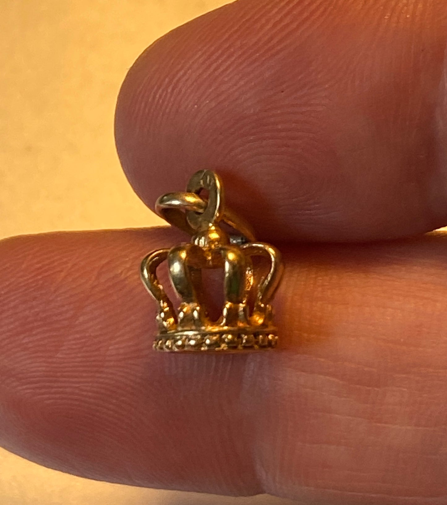 9ct vintage pre owned small crown charm / pendant