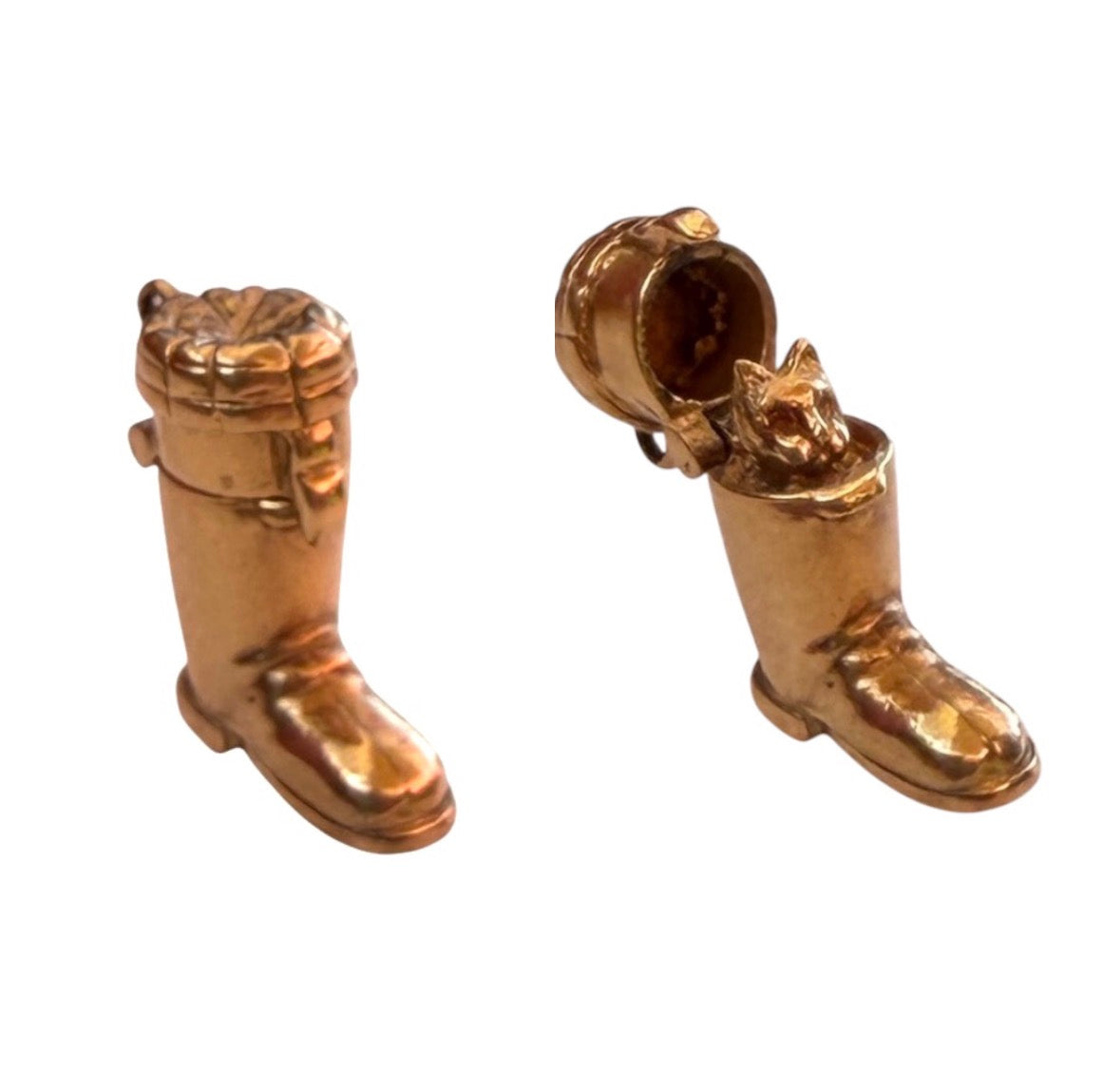 9ct vintage puss in botts charm. opening by ijld 3.98g