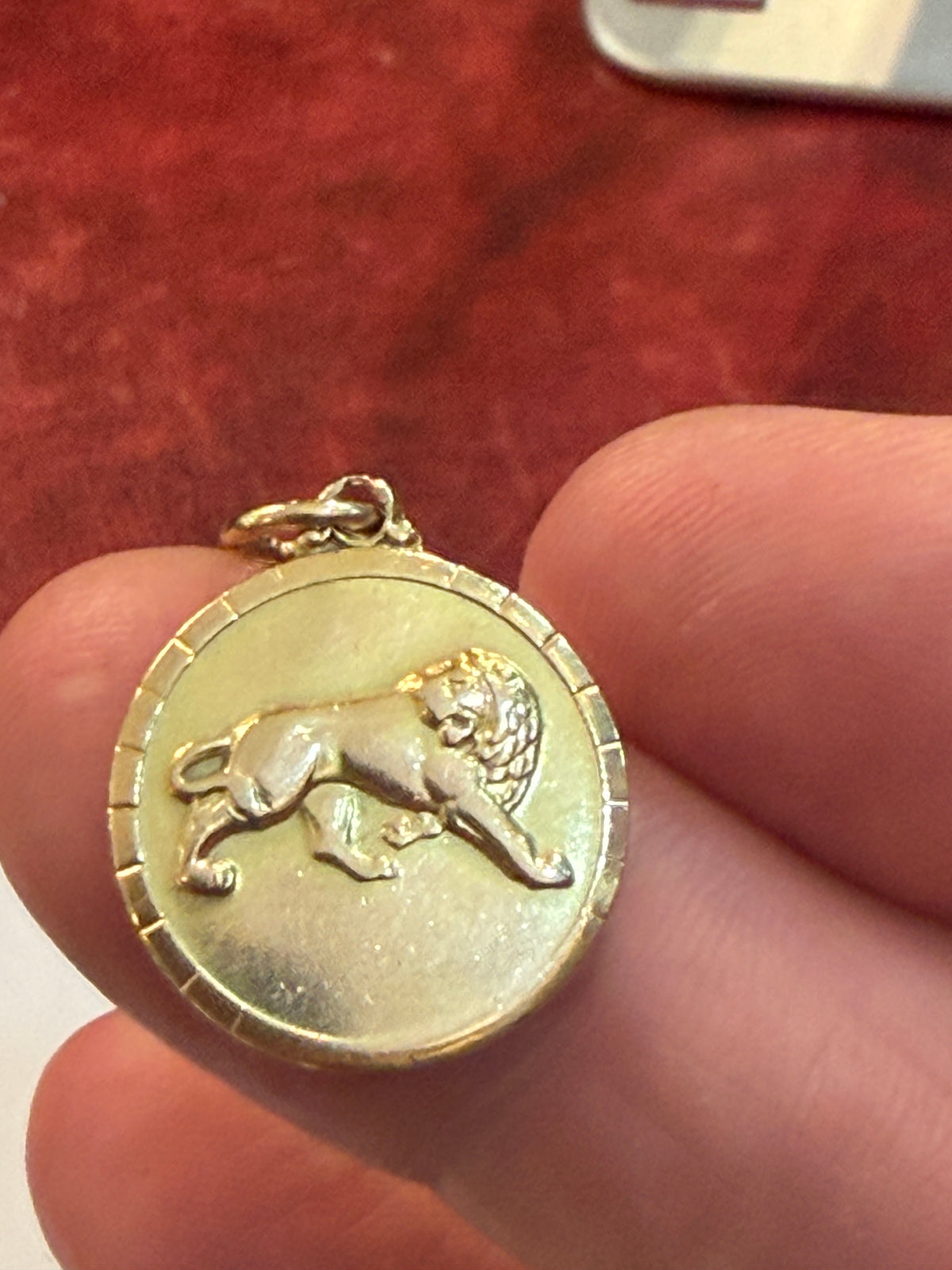 9ct vintage leo lion charm / pendant 3.0g
