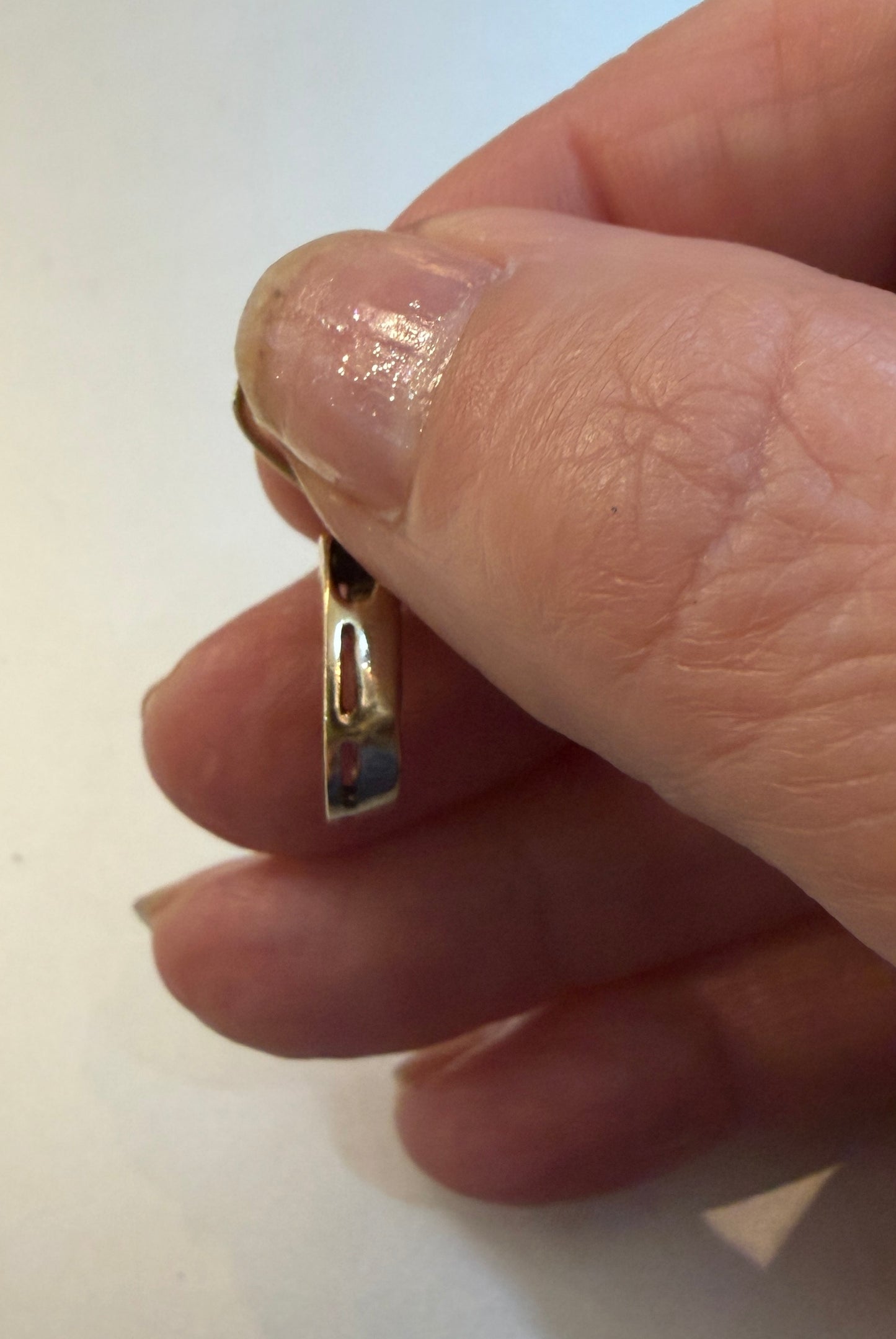 9ct vintage initial C charm with a small diamond 1.9g