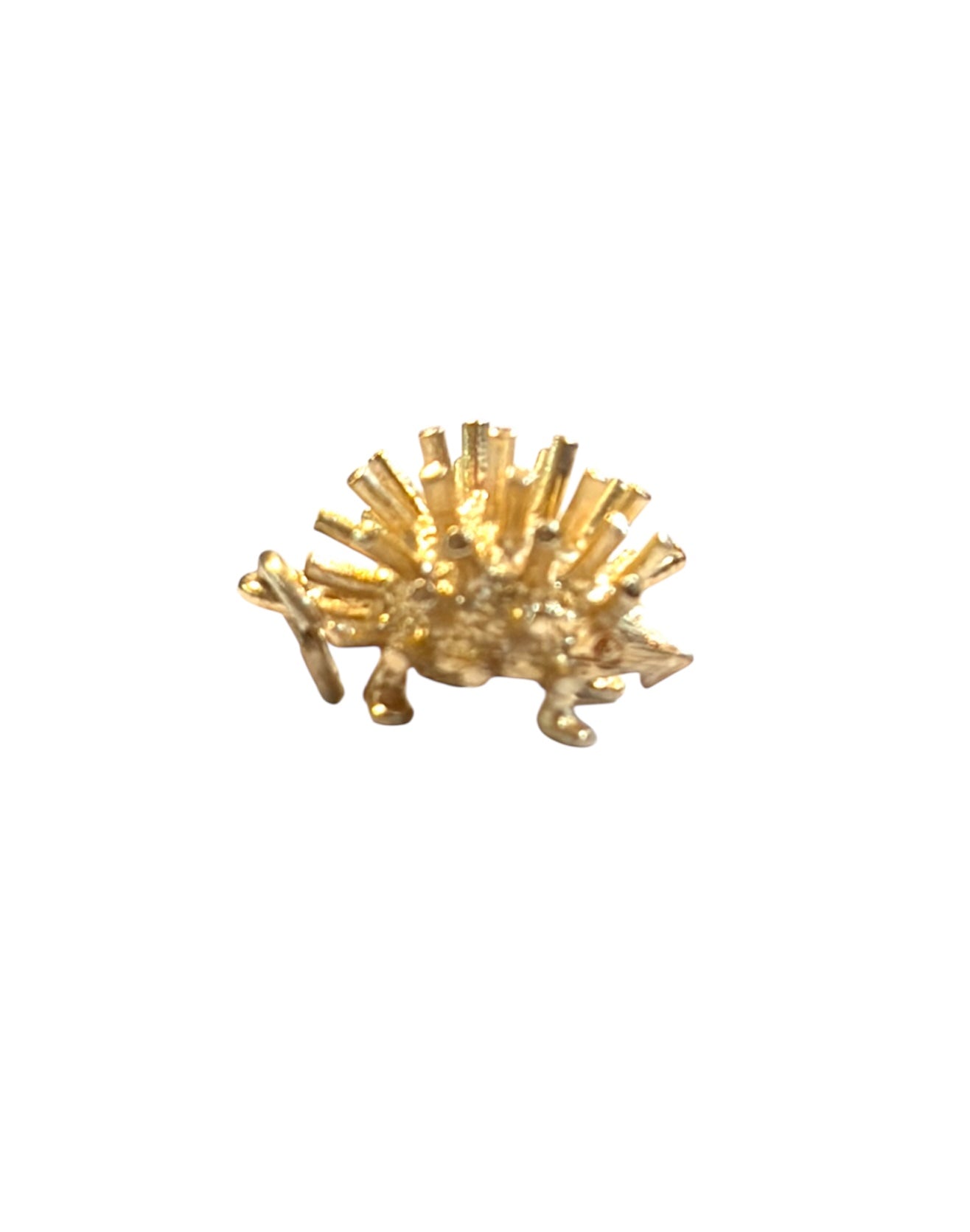 9CT VINTAGE SMALL HEDGEHOG CHARM. 0.9G