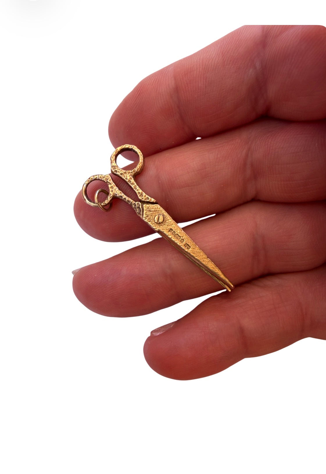 9ct vintage scissor pendant / charm Large circa 1977 2.95g