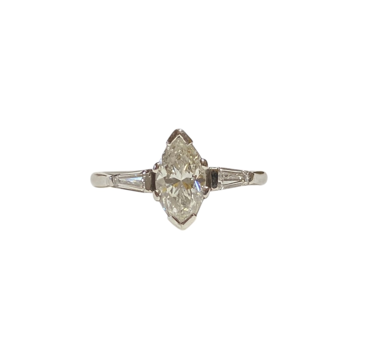 18ct white gold marquise diamond ring .0.85ct ring size M